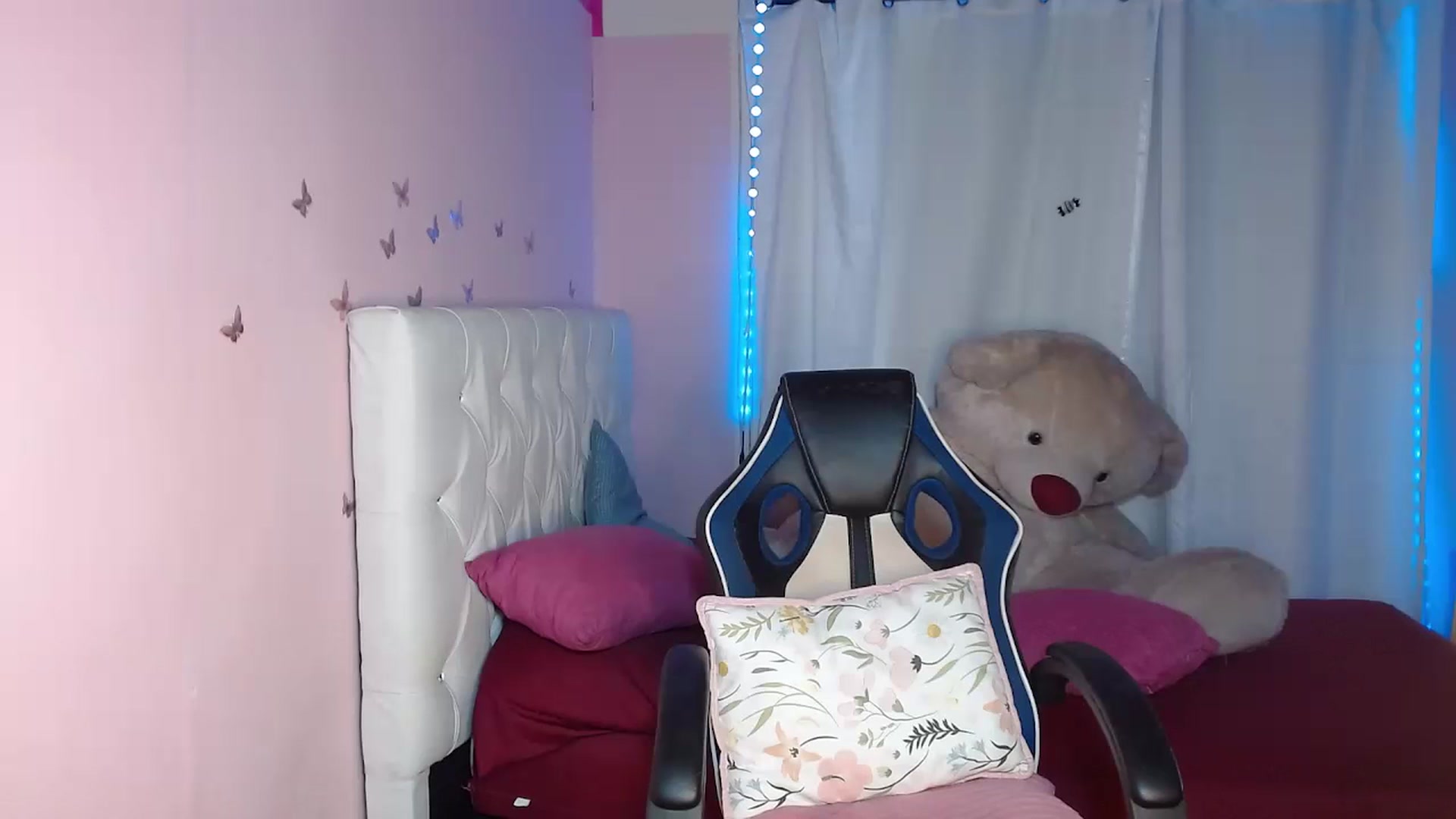 Gallery image thumbnail from Catalina_21_'s myfreecams stream on, 01/21/2025, 11:54 image 19 of 20
