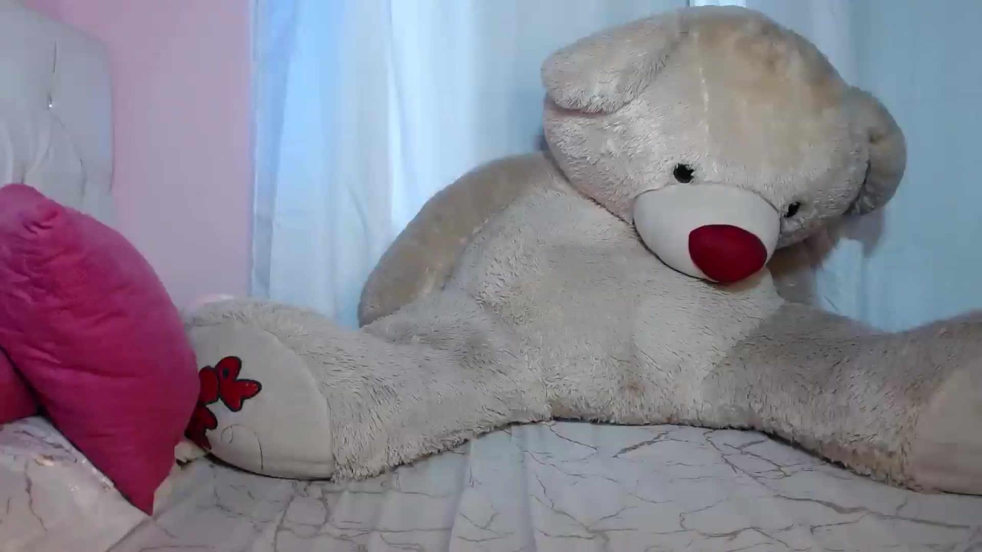 Gallery image thumbnail from Catalina_21_'s myfreecams stream on, 01/31/2025, 12:49 image 17 of 20