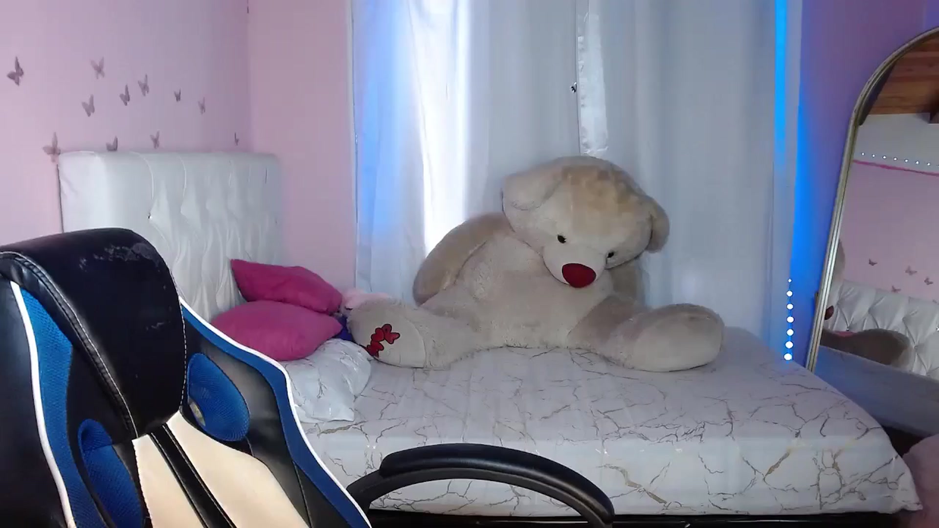 Gallery image thumbnail from Catalina_21_'s myfreecams stream on, 01/31/2025, 13:32 image 20 of 20