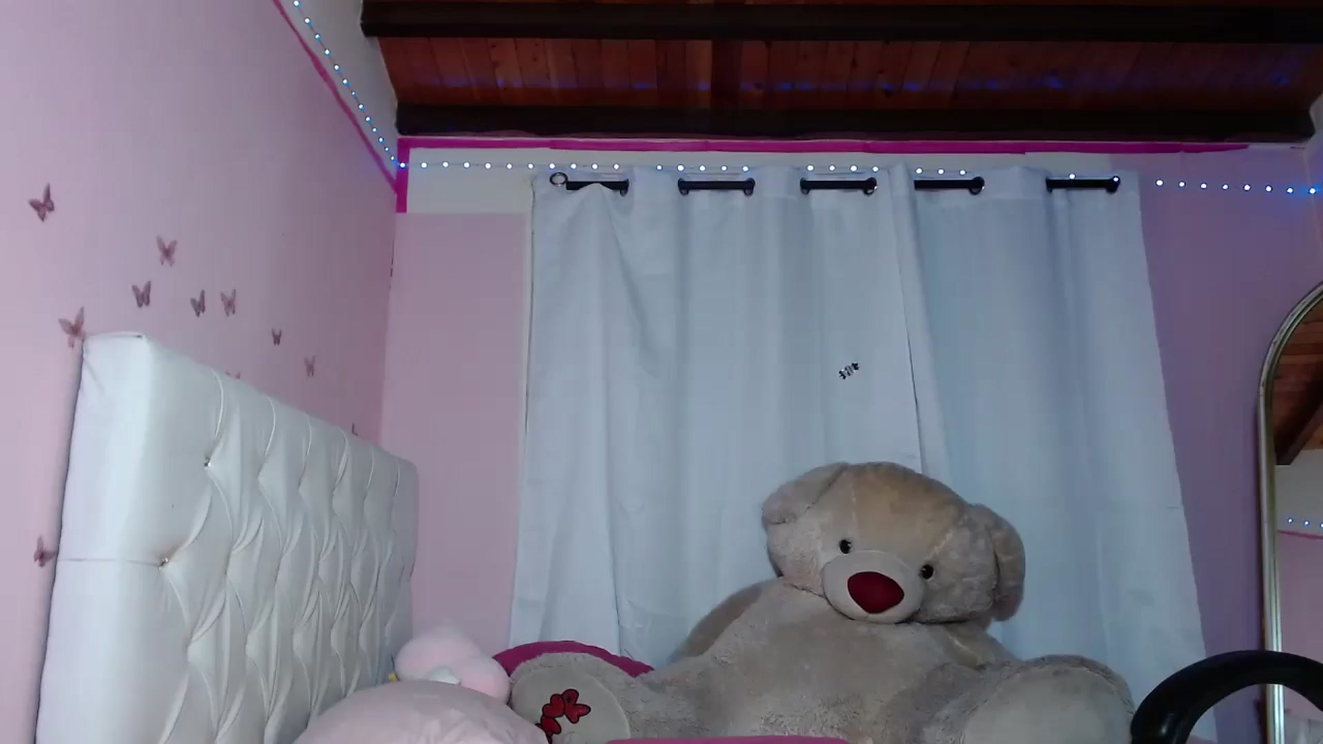 Gallery image thumbnail from Catalina_21_'s myfreecams stream on, 02/03/2025, 09:57 image 11 of 20