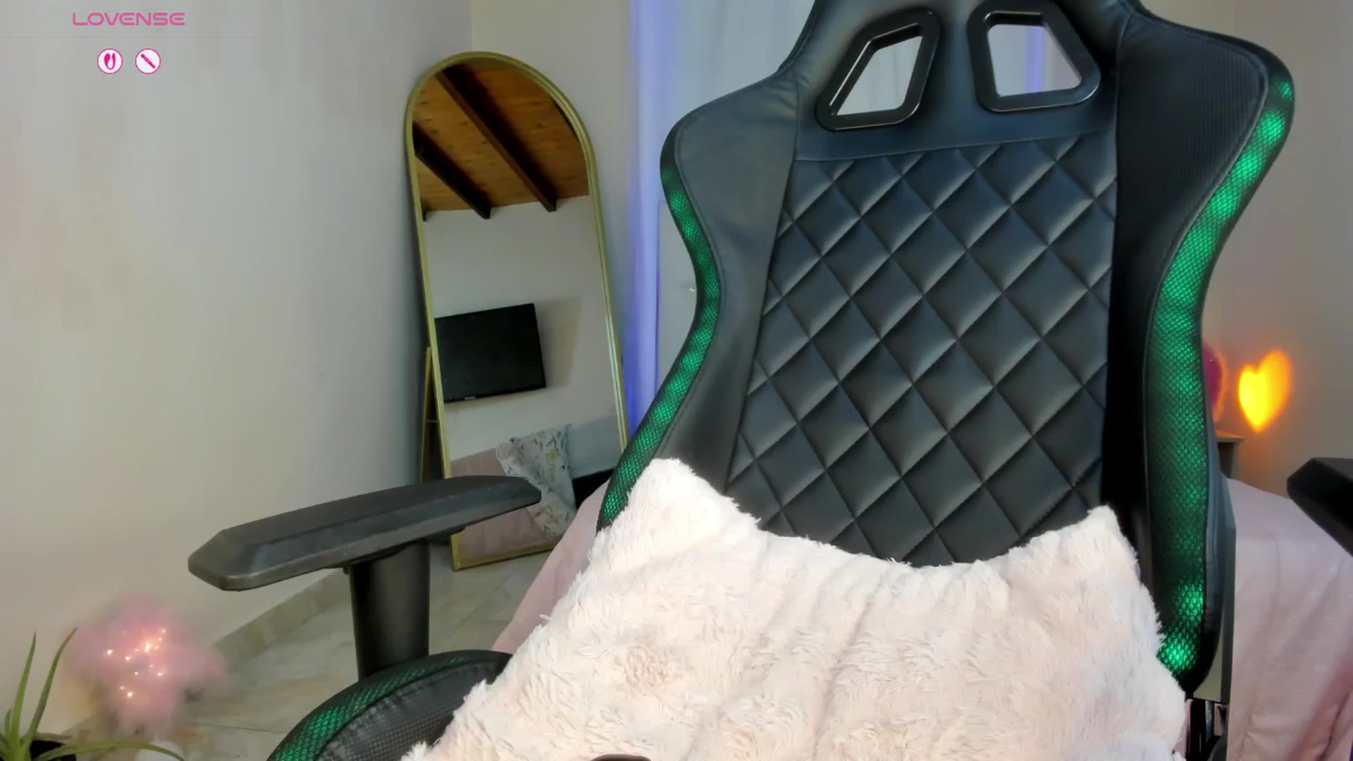 Gallery image thumbnail from Catalina_21_'s myfreecams stream on, 12/25/2025, 12:37 image 3 of 20