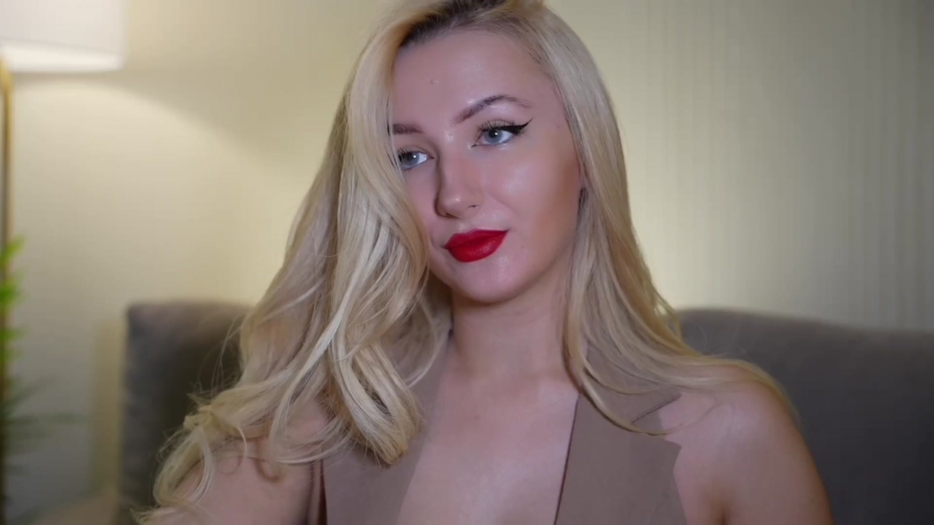 Gallery image thumbnail from Catch_Me's myfreecams stream on, 04/21/2025, 19:30 image 15 of 20