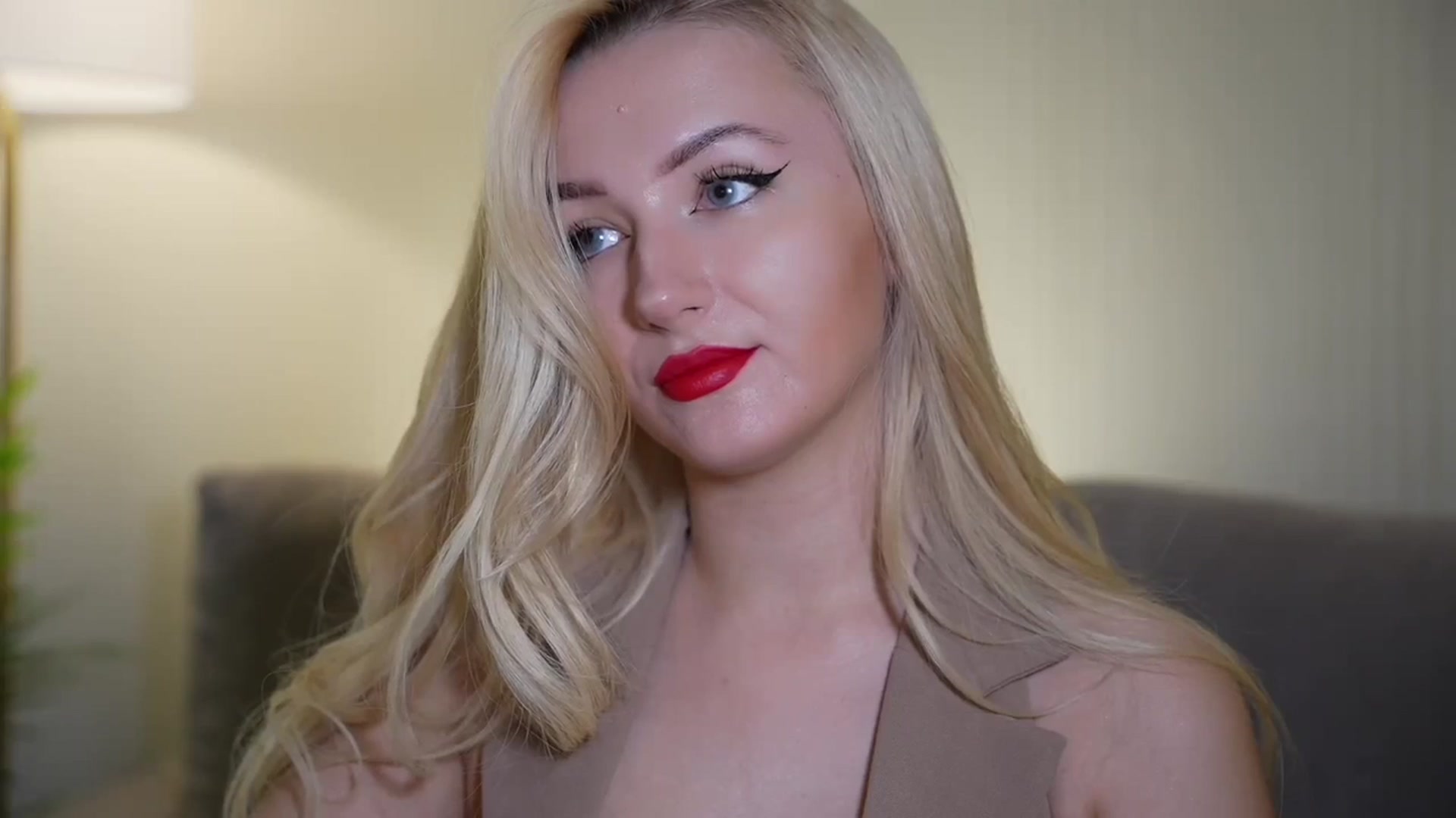 Gallery image thumbnail from Catch_Me's myfreecams stream on, 04/21/2025, 19:30 image 17 of 20
