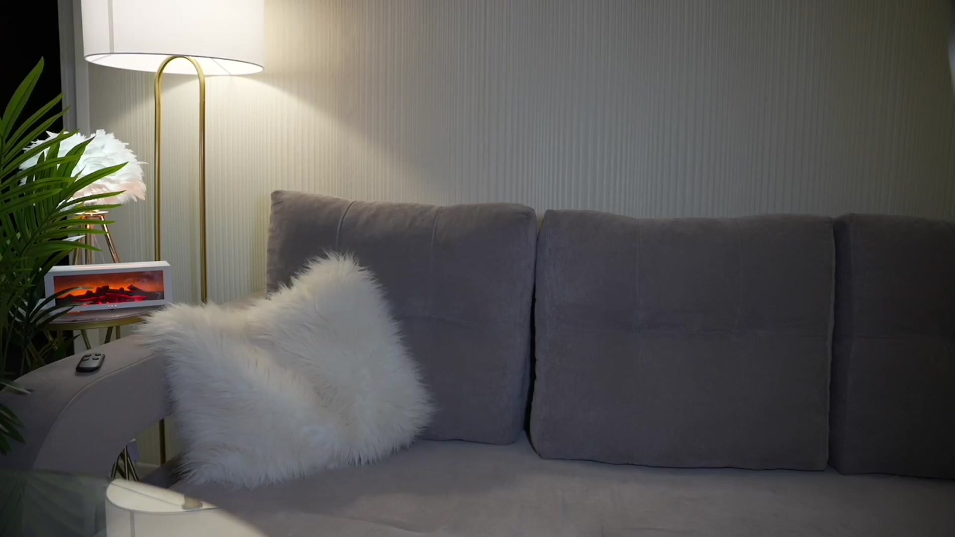 Gallery image thumbnail from Catch_Me's myfreecams stream on, 05/14/2025, 15:49 image 10 of 20