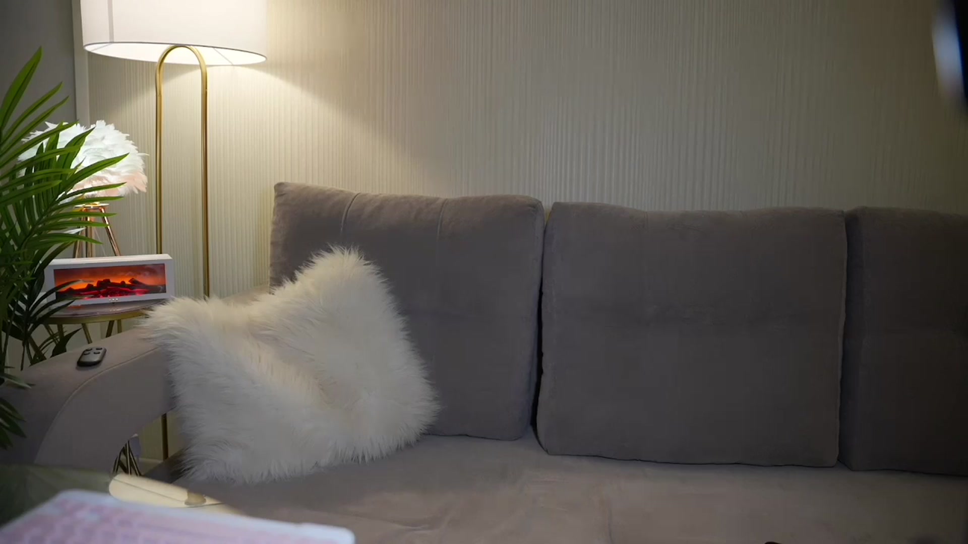 Gallery image thumbnail from Catch_Me's myfreecams stream on, 05/14/2025, 15:49 image 13 of 20