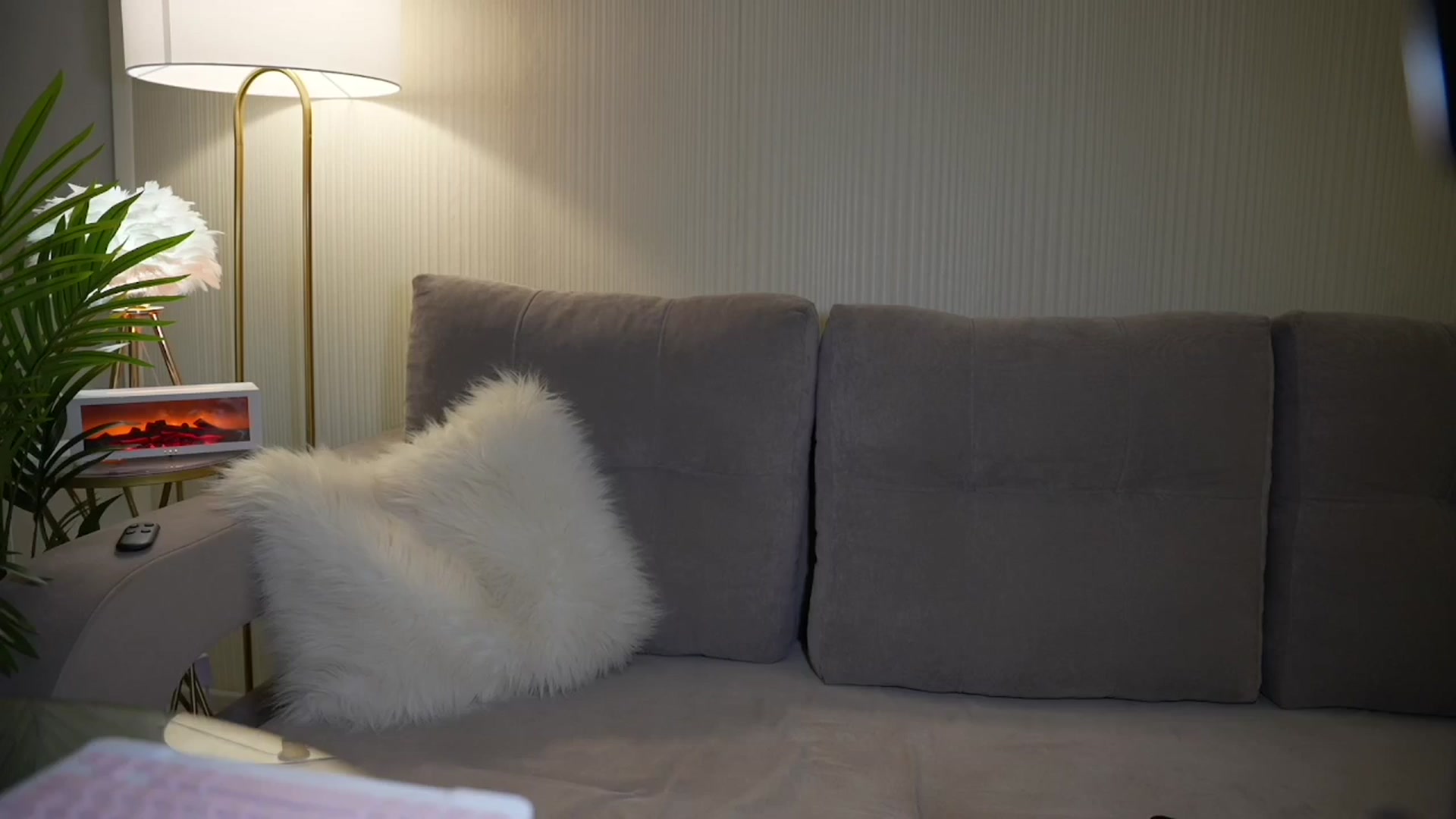 Gallery image thumbnail from Catch_Me's myfreecams stream on, 05/14/2025, 15:49 image 14 of 20
