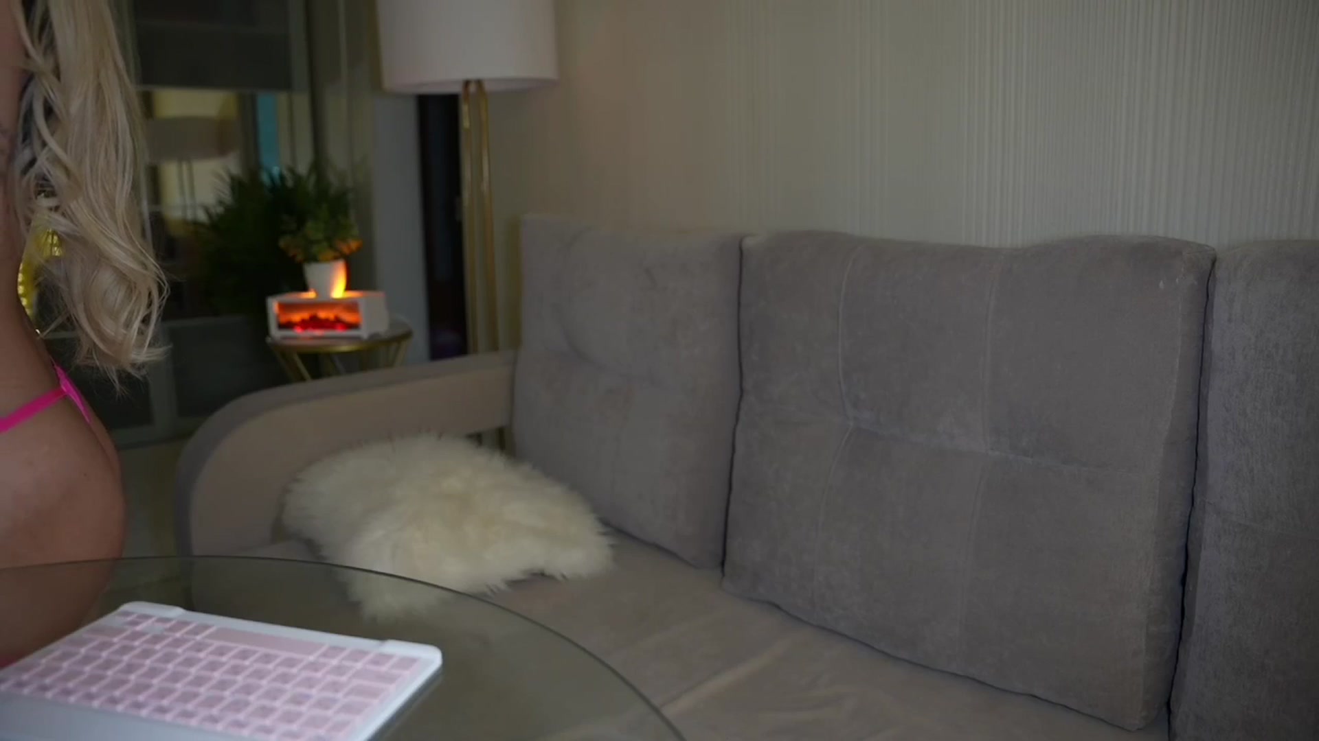 Gallery image thumbnail from Catch_Me's myfreecams stream on, 05/18/2025, 16:27 image 16 of 20