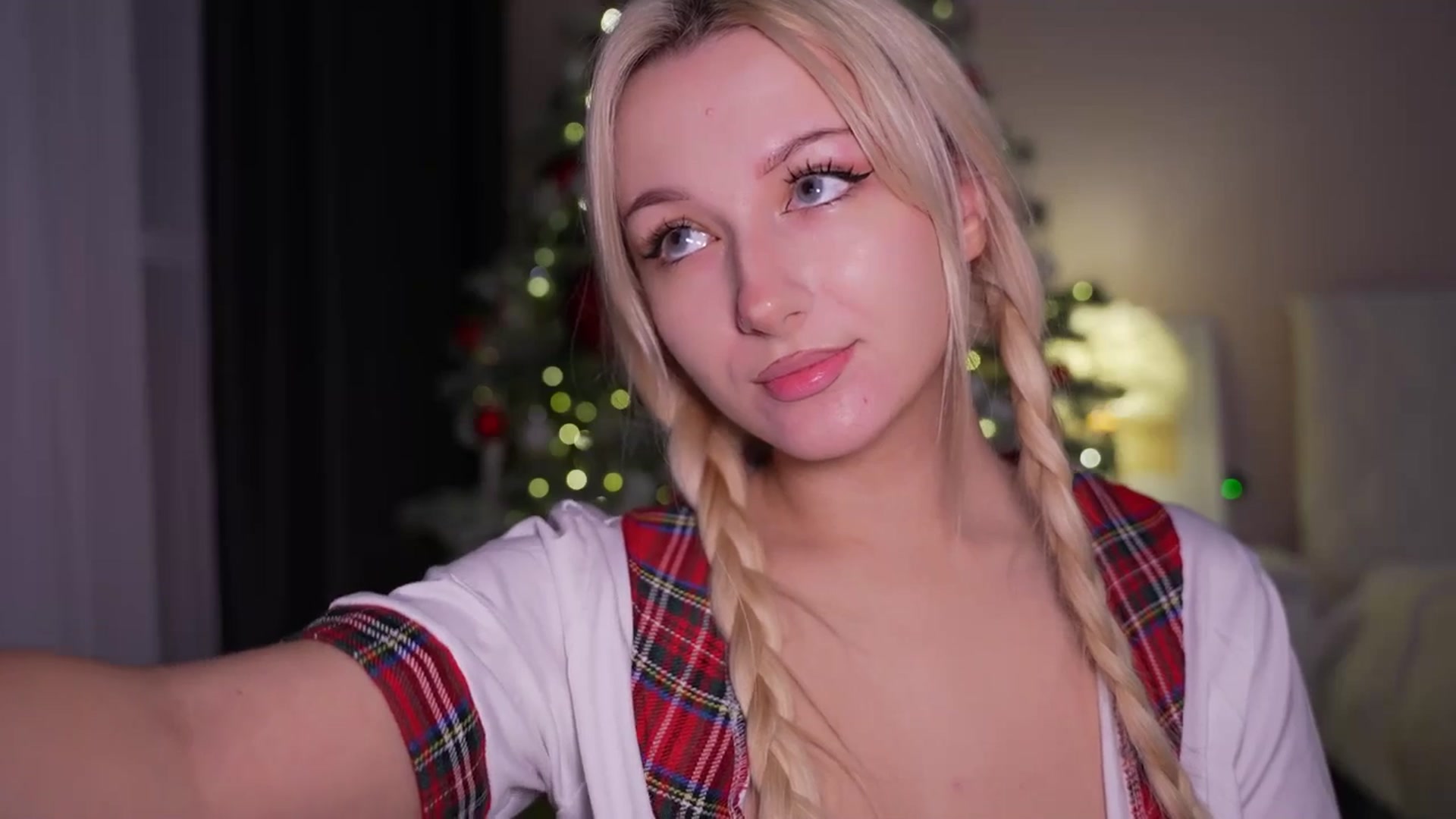 Gallery image thumbnail from Catch_Me's myfreecams stream on, 11/26/2025, 18:39 image 5 of 20