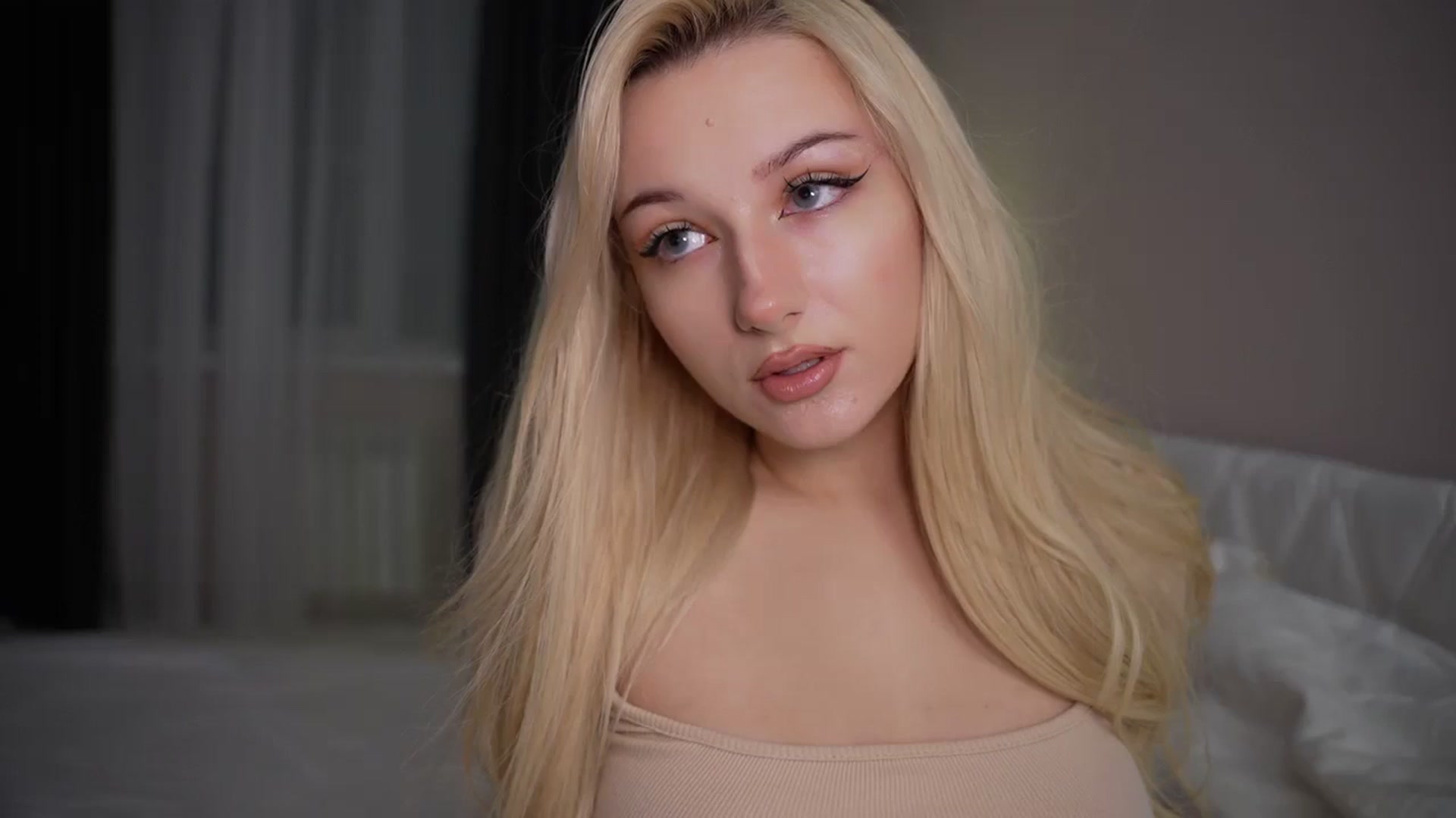 Gallery image thumbnail from Catch_Me's myfreecams stream on, 11/27/2025, 20:02 image 1 of 20