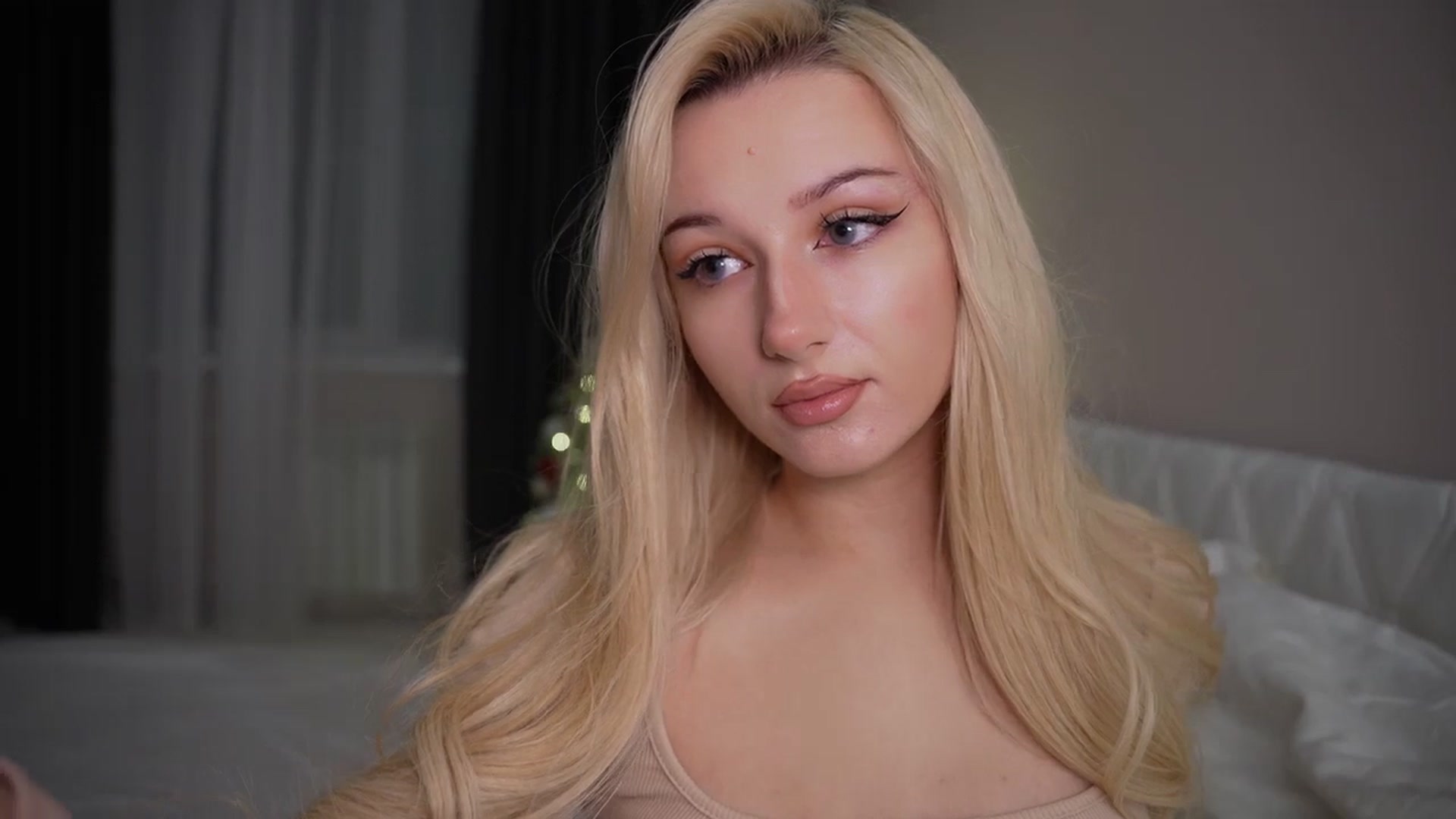 Gallery image thumbnail from Catch_Me's myfreecams stream on, 11/27/2025, 20:02 image 2 of 20