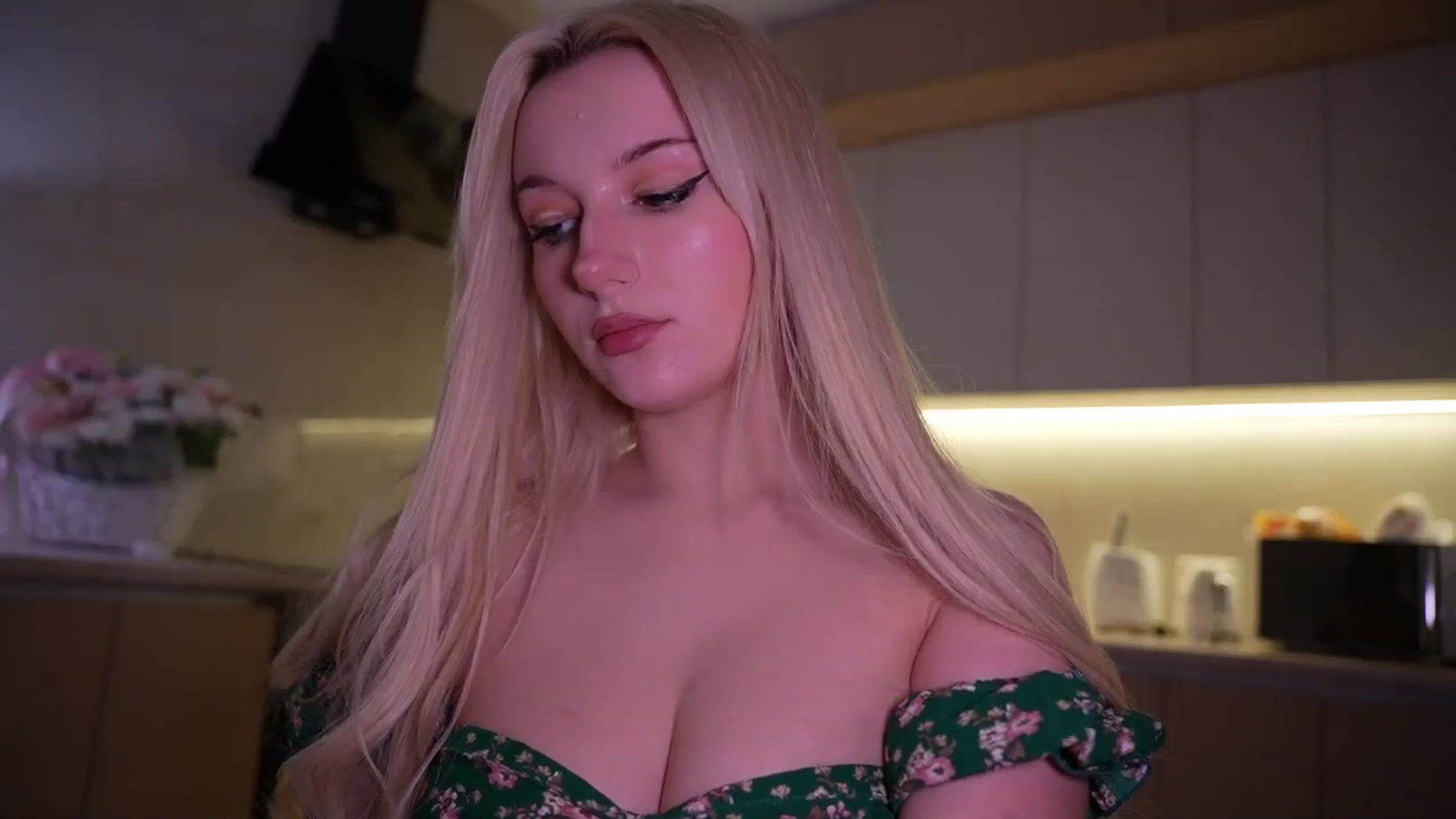 Gallery image thumbnail from Catch_Me's myfreecams stream on, 11/28/2025, 15:09 image 15 of 20