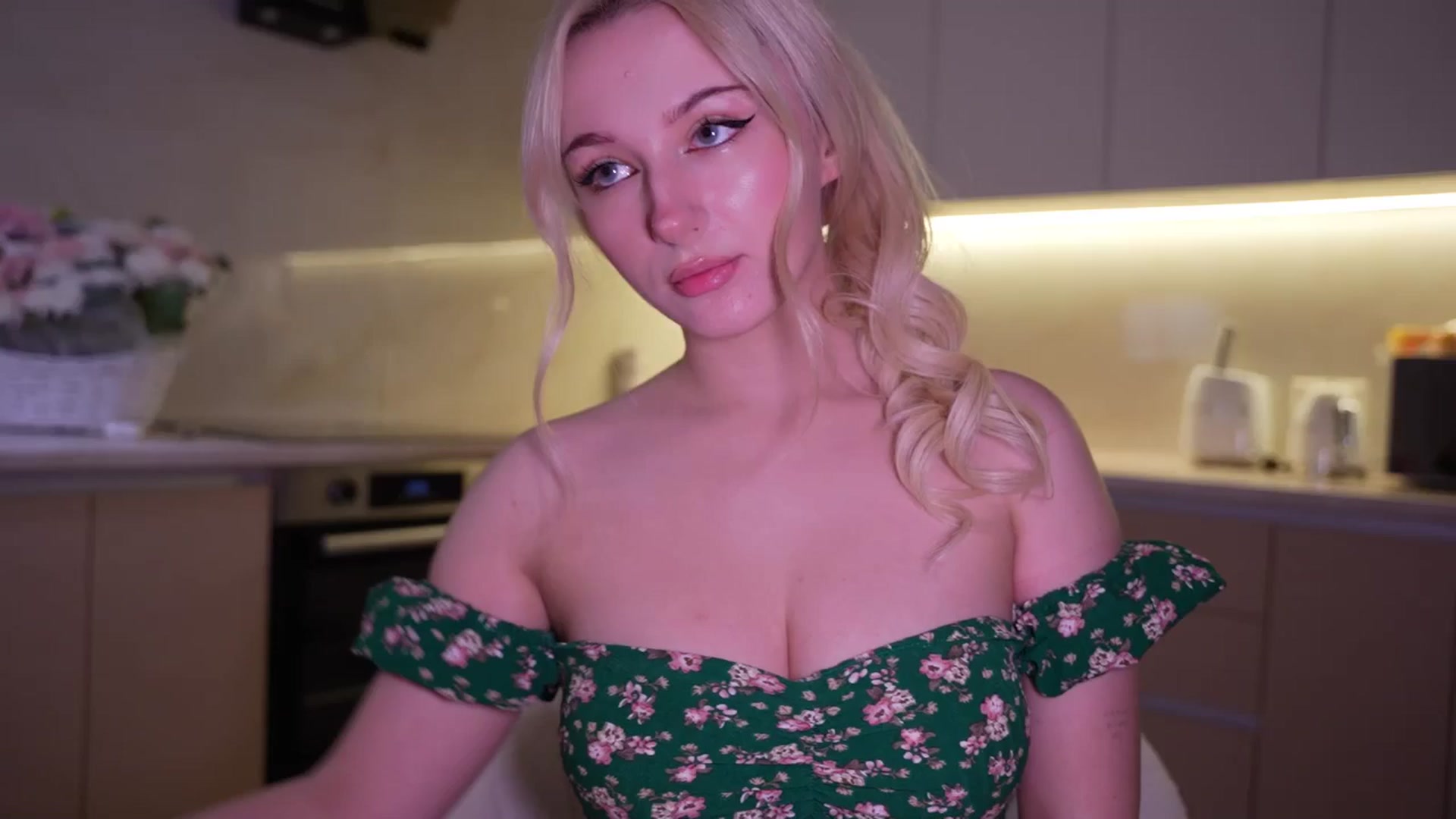 Gallery image thumbnail from Catch_Me's myfreecams stream on, 11/28/2025, 17:05 image 1 of 20