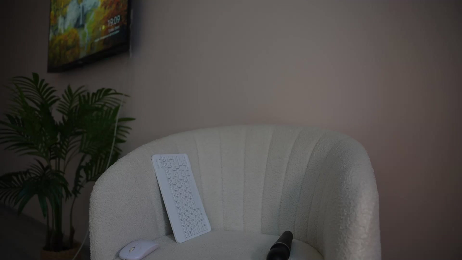 Gallery image thumbnail from Catch_Me's myfreecams stream on, 04/10/2026, 16:00 image 4 of 20