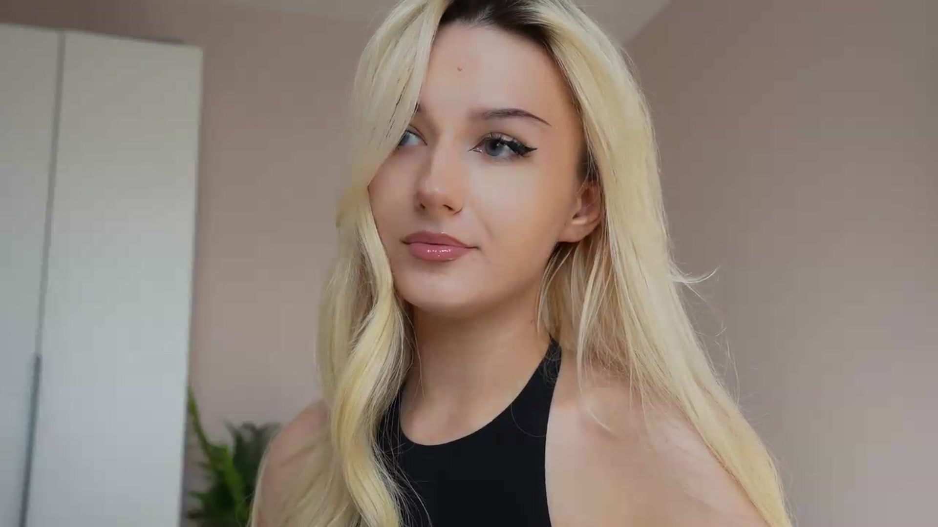 Gallery image thumbnail from Catch_Me's myfreecams stream on, 05/19/2026, 13:24 image 2 of 20
