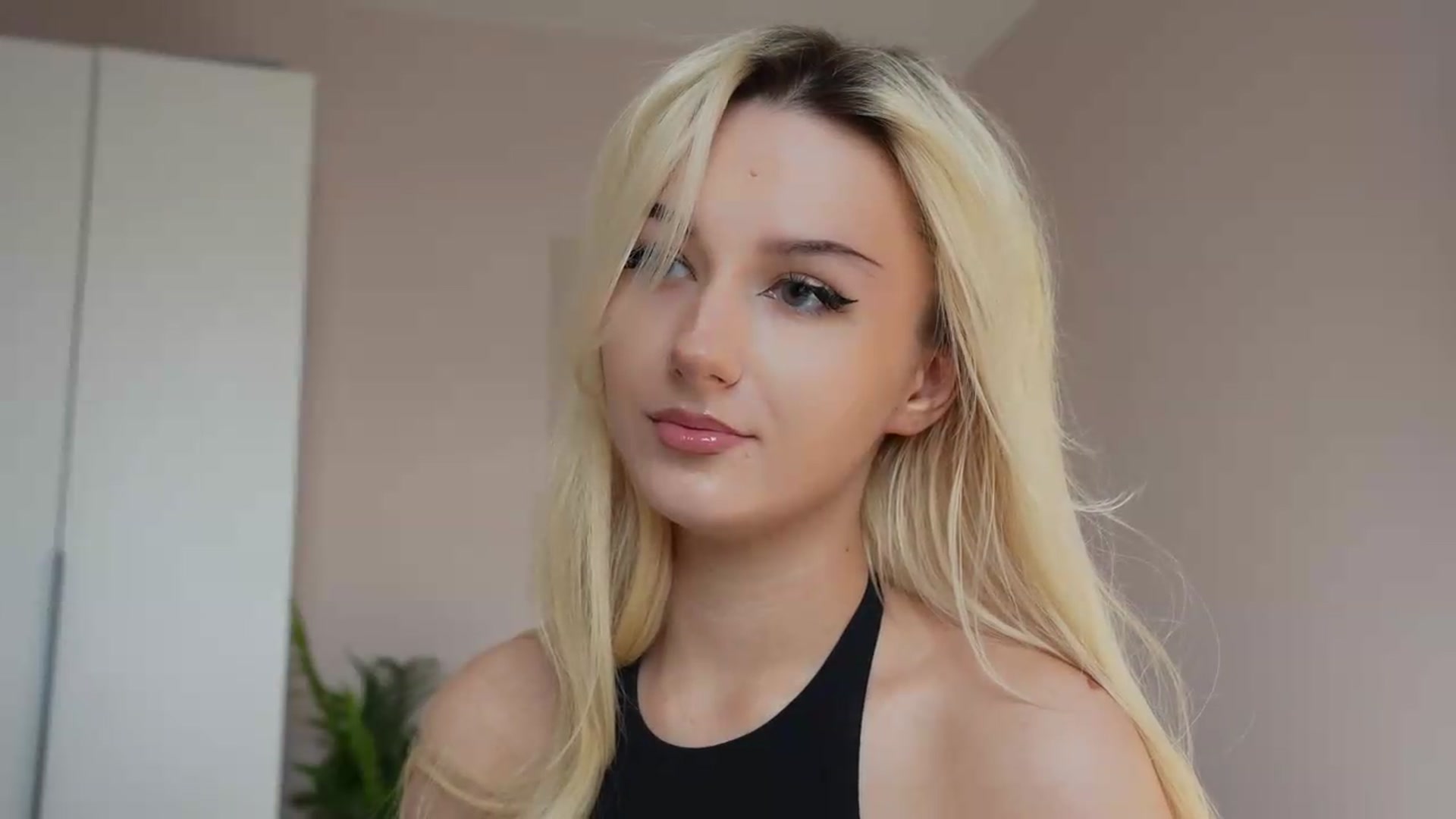 Gallery image thumbnail from Catch_Me's myfreecams stream on, 05/19/2026, 13:24 image 6 of 20