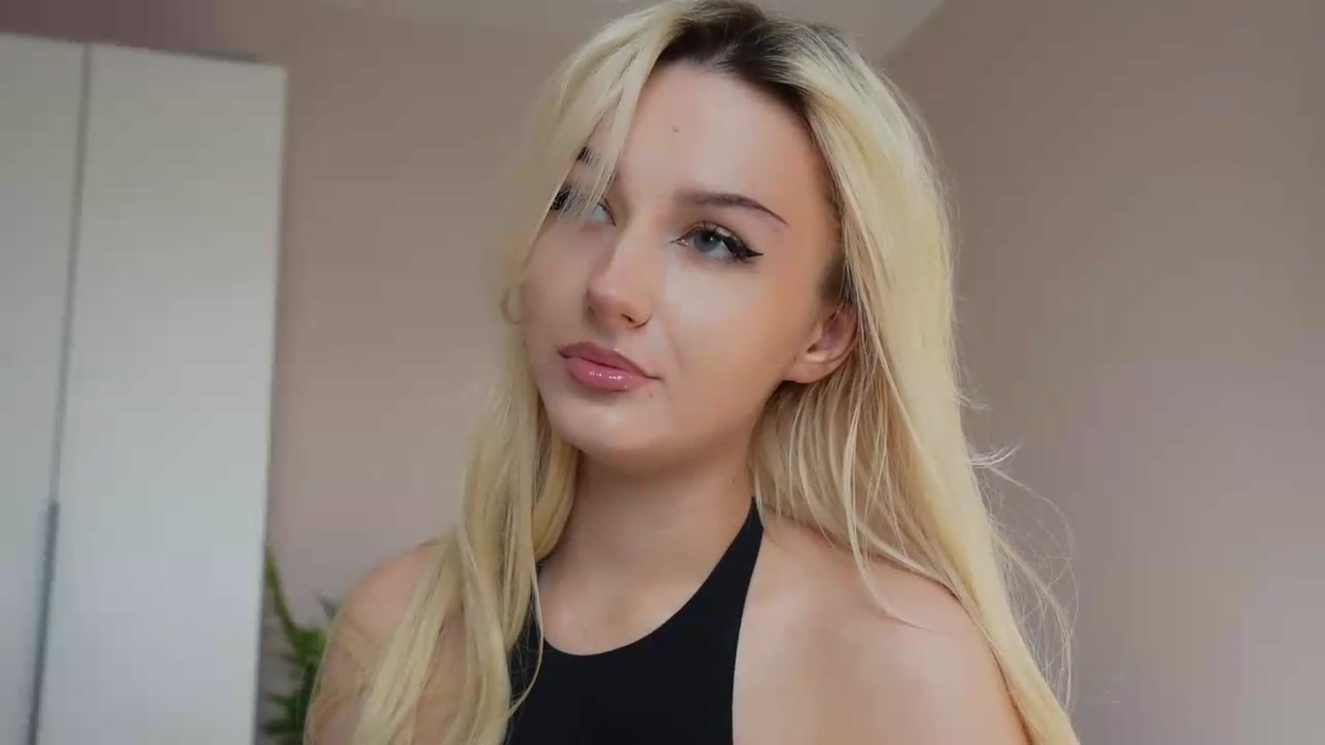 Gallery image thumbnail from Catch_Me's myfreecams stream on, 05/19/2026, 13:24 image 5 of 20