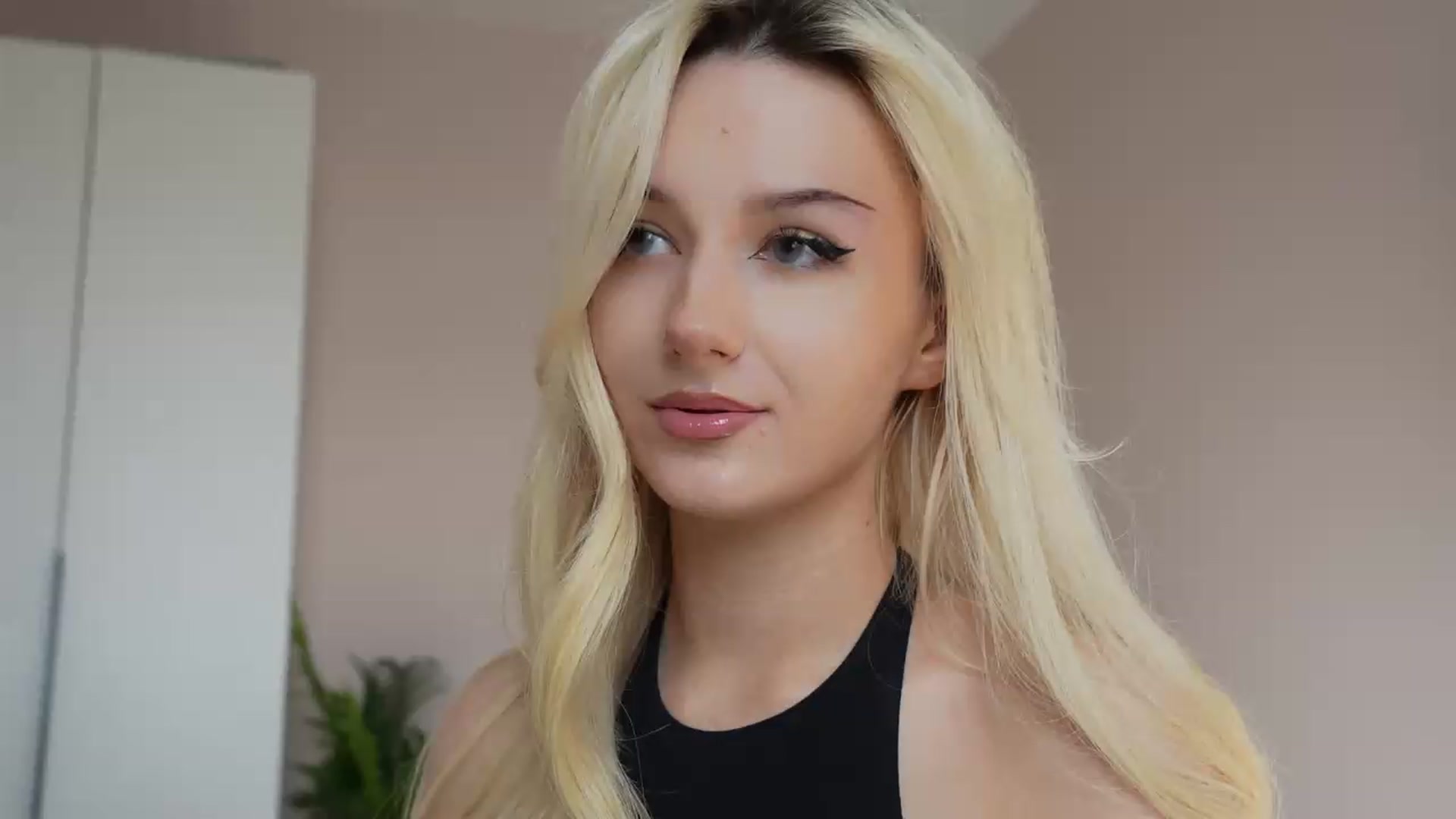 Gallery image thumbnail from Catch_Me's myfreecams stream on, 05/19/2026, 13:24 image 1 of 20