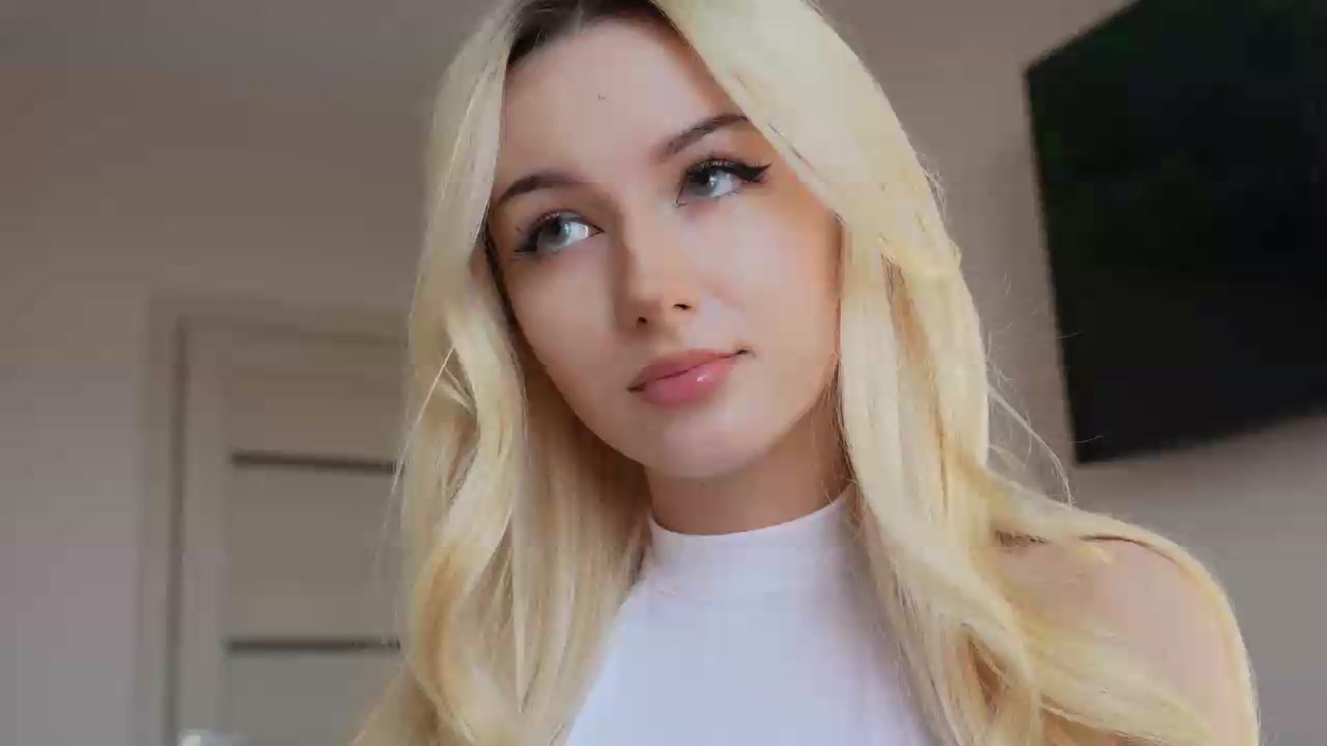 Gallery image thumbnail from Catch_Me's myfreecams stream on, 05/22/2026, 14:35 image 1 of 20