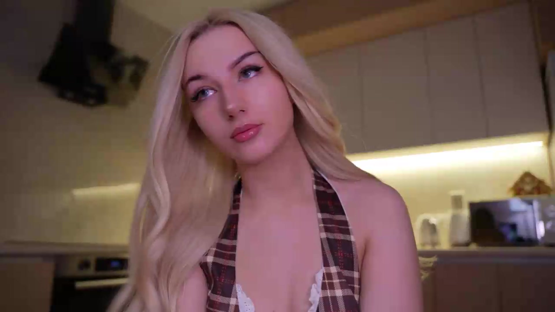 Gallery image thumbnail from Catch_Me's myfreecams stream on, 06/18/2026, 21:09 image 5 of 20