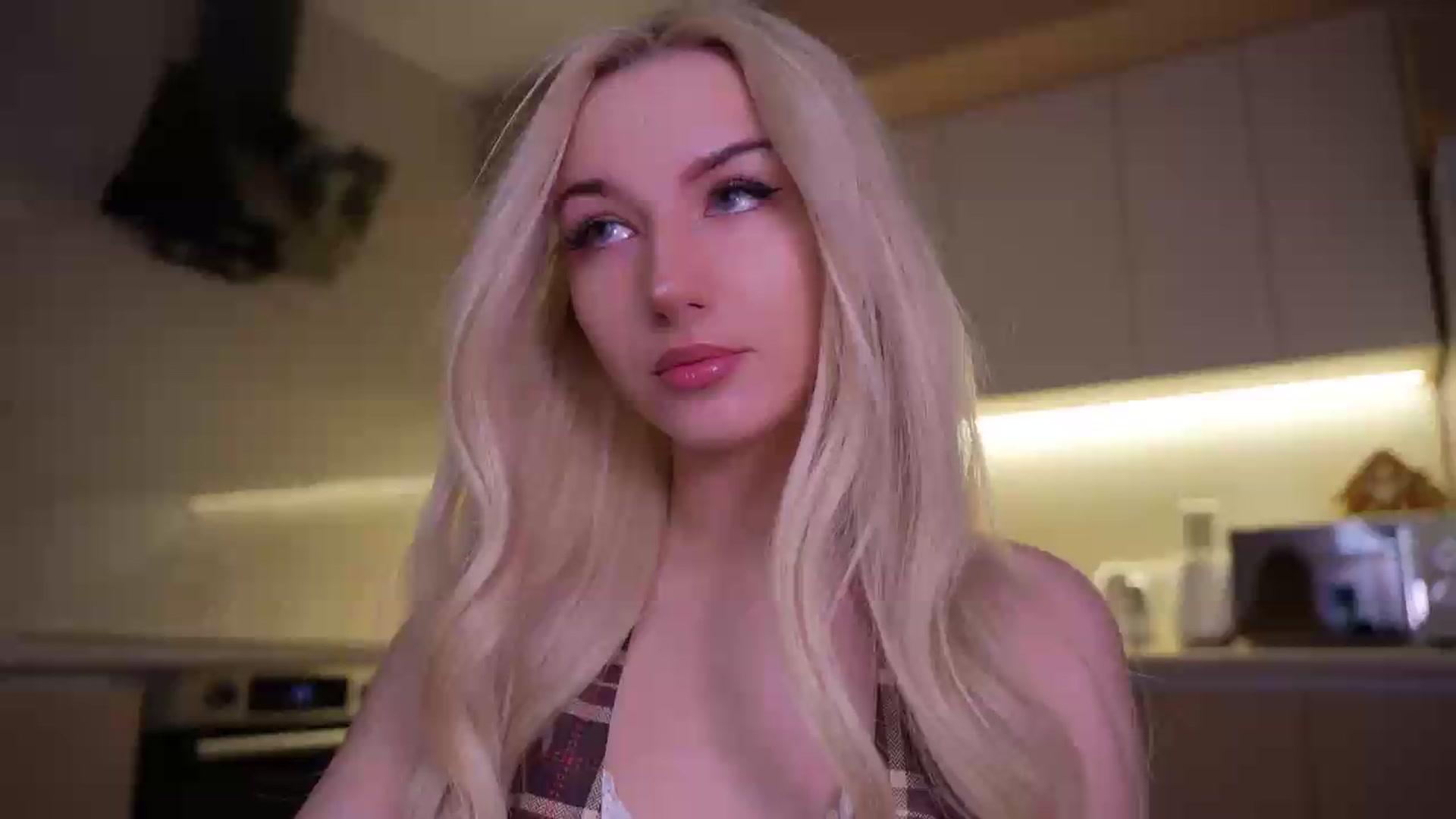 Gallery image thumbnail from Catch_Me's myfreecams stream on, 06/18/2026, 21:09 image 1 of 20