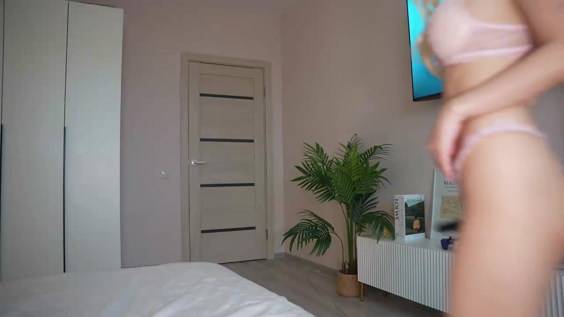 Gallery image thumbnail from Catch_Me's myfreecams stream on, 07/11/2026, 17:03 image 7 of 20