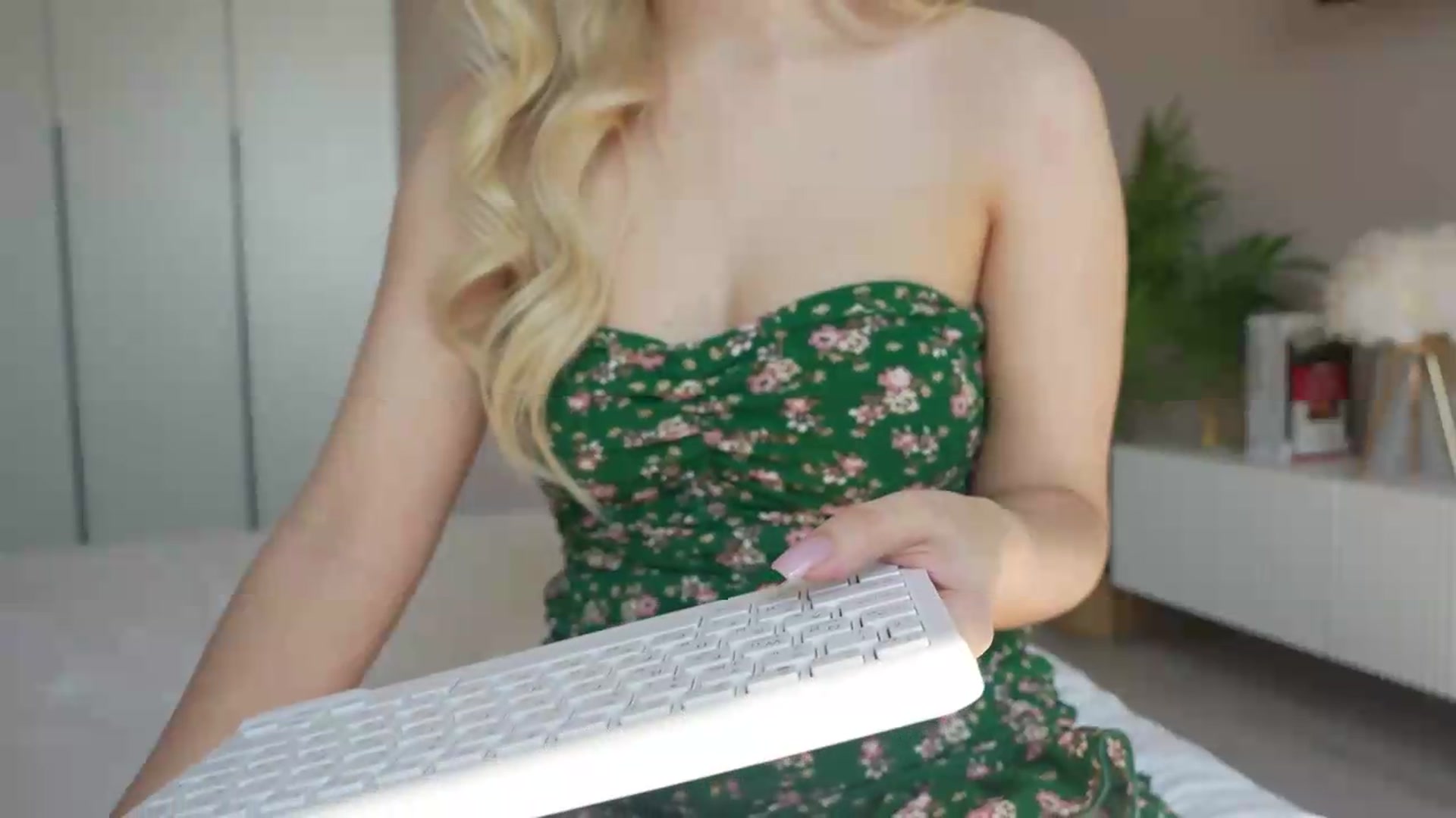 Gallery image thumbnail from Catch_Me's myfreecams stream on, 07/20/2026, 12:45 image 5 of 20