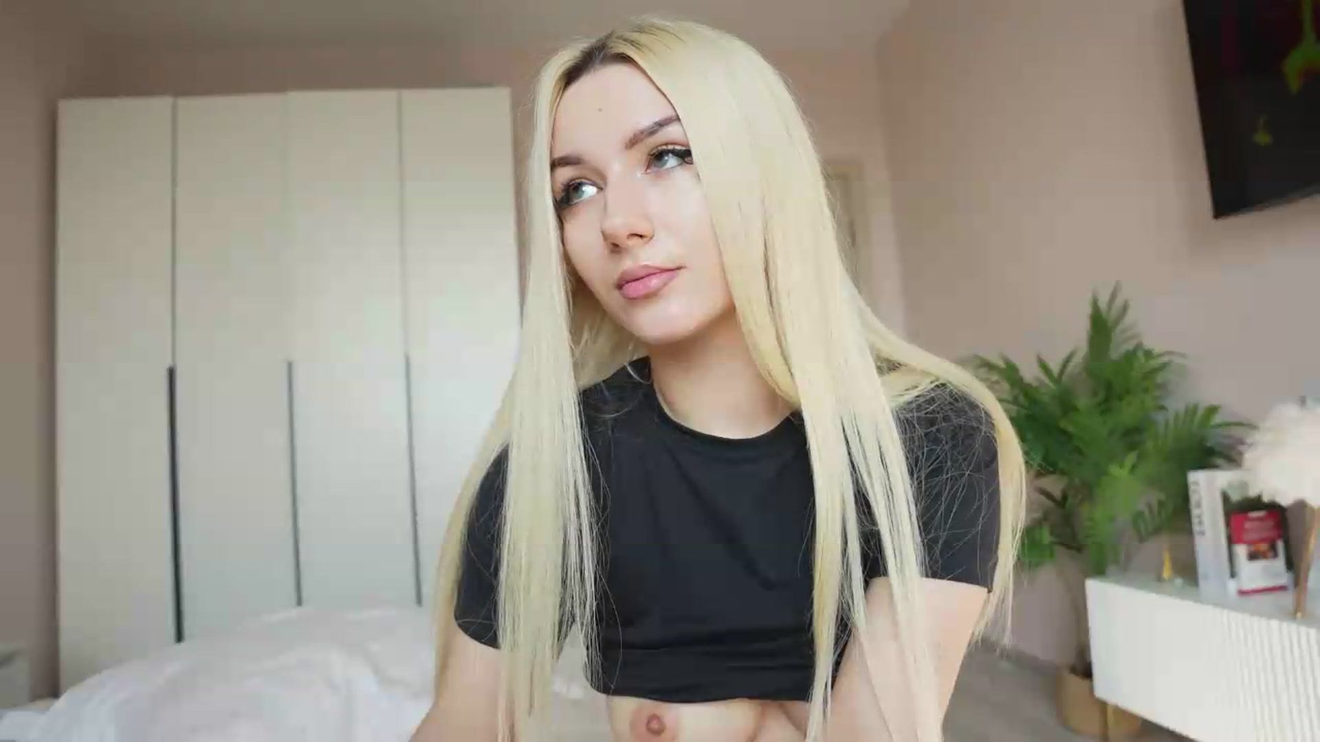 Gallery image thumbnail from Catch_Me's myfreecams stream on, 07/21/2026, 13:37 image 13 of 20