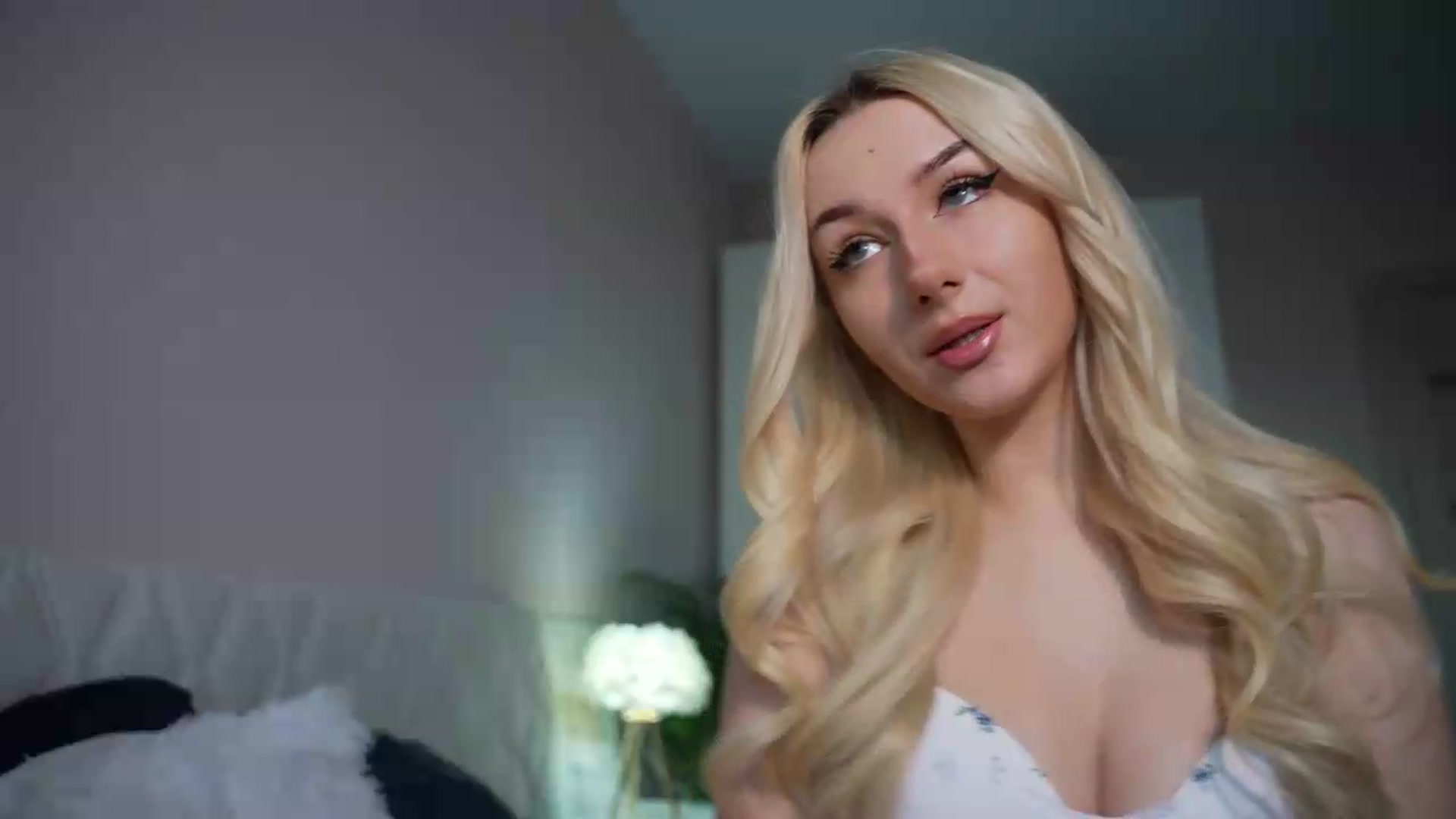 Gallery image thumbnail from Catch_Me's myfreecams stream on, 08/07/2026, 16:44 image 8 of 20