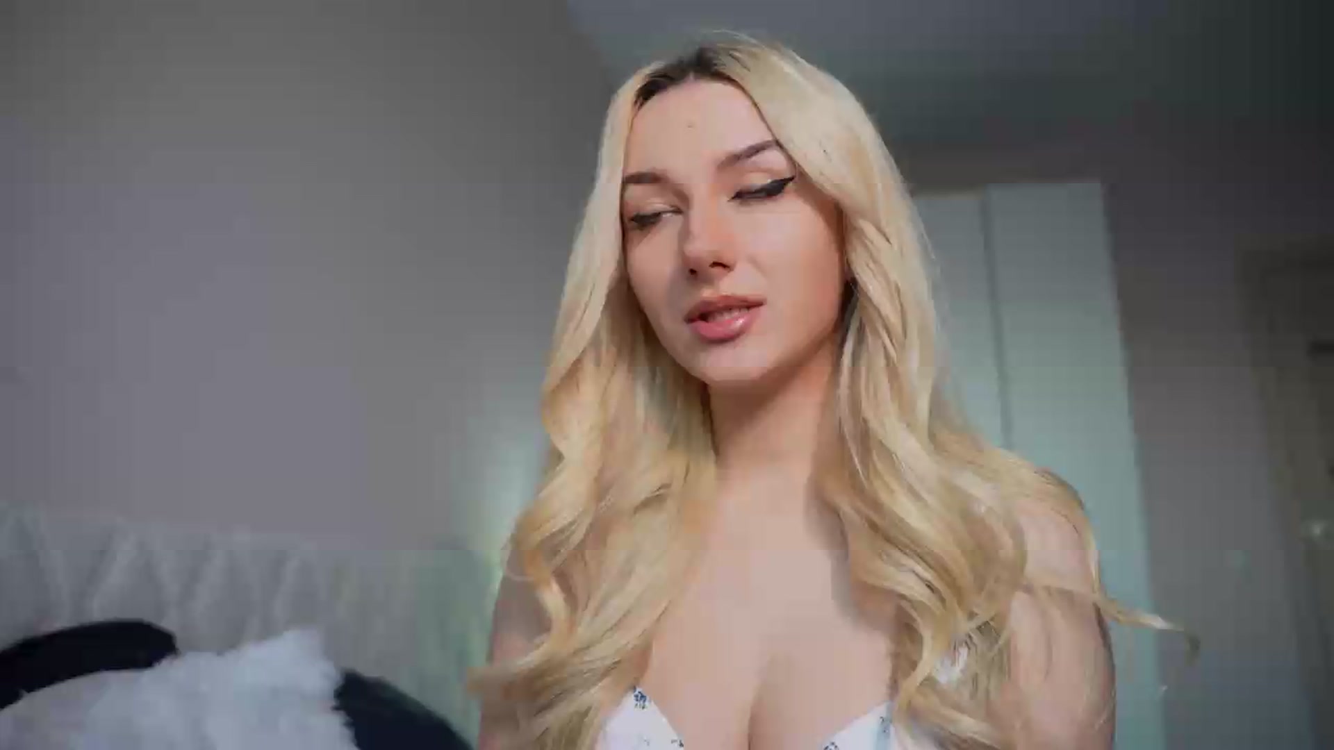Gallery image thumbnail from Catch_Me's myfreecams stream on, 08/07/2026, 16:44 image 4 of 20