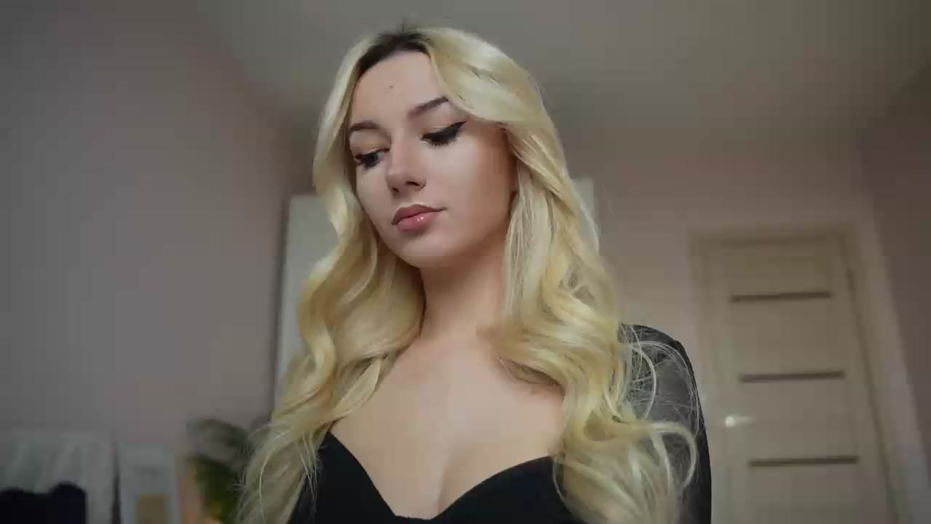 Gallery image thumbnail from Catch_Me's myfreecams stream on, 08/14/2026, 16:06 image 1 of 20