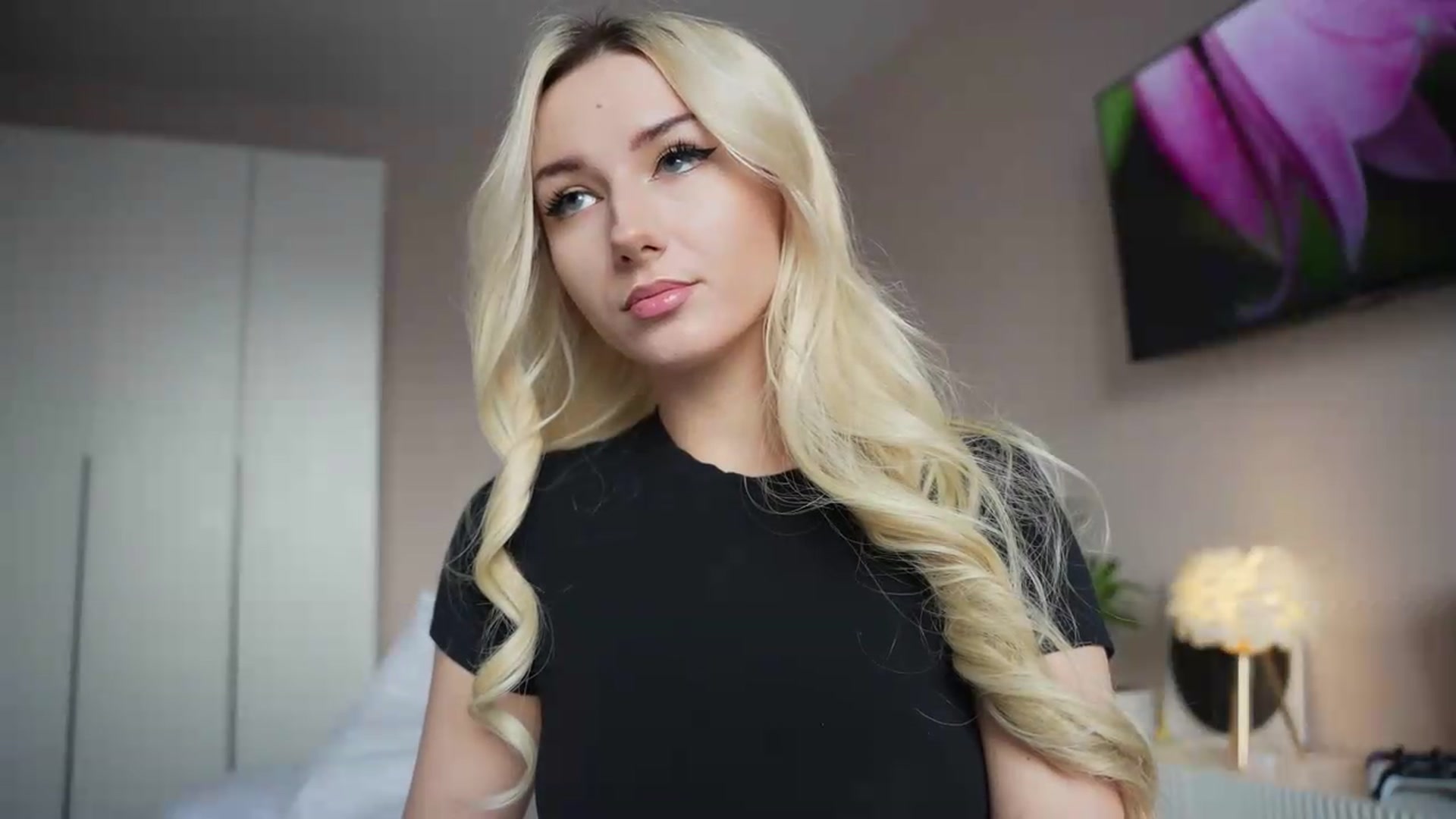 Gallery image thumbnail from Catch_Me's myfreecams stream on, 08/21/2026, 15:39 image 13 of 20