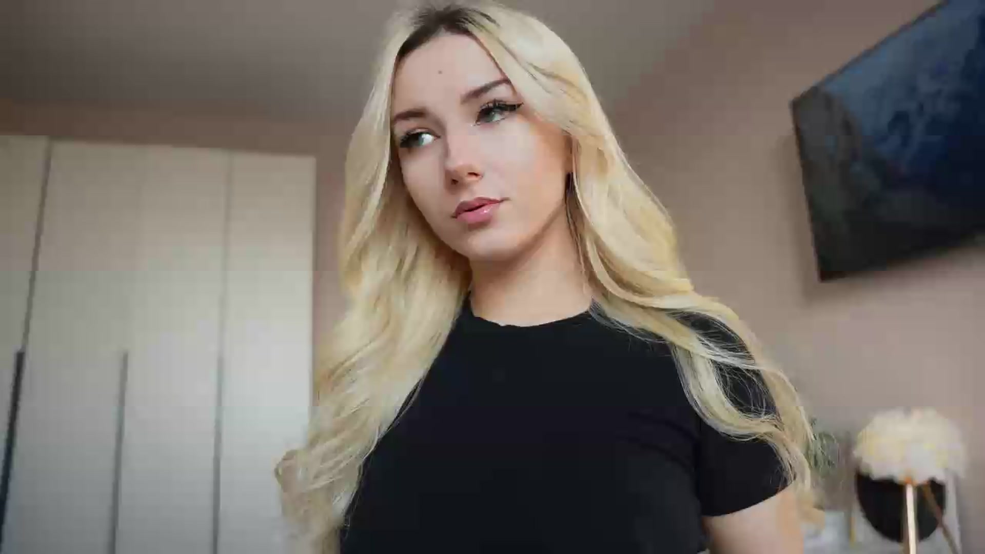 Gallery image thumbnail from Catch_Me's myfreecams stream on, 08/21/2026, 15:39 image 1 of 20