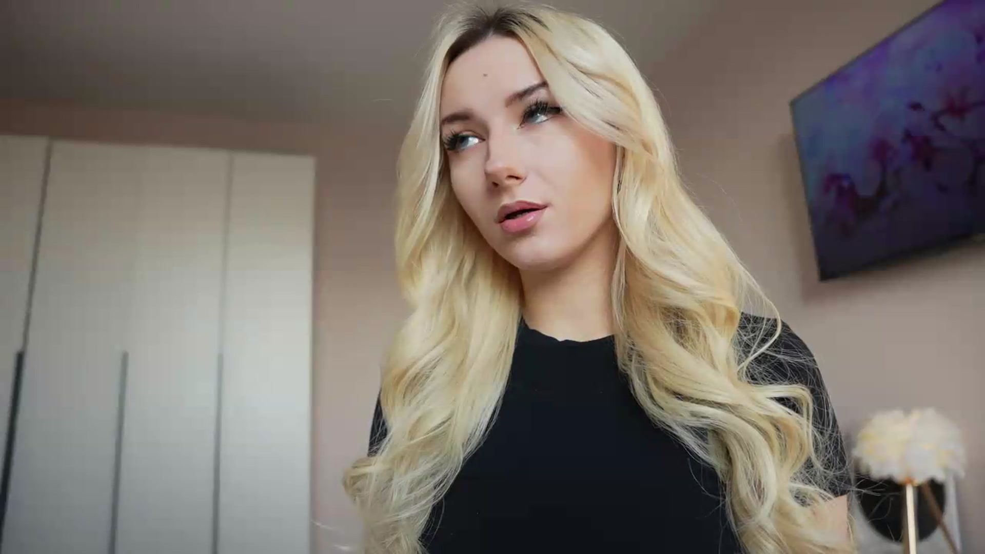 Gallery image thumbnail from Catch_Me's myfreecams stream on, 08/21/2026, 15:39 image 2 of 20
