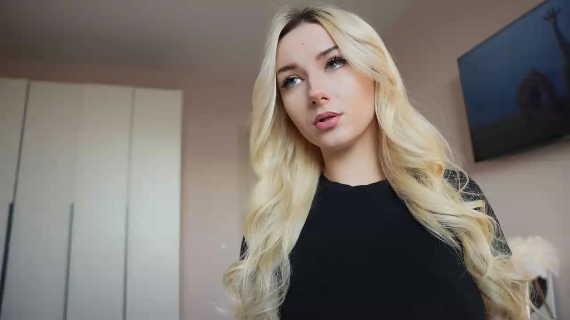 Gallery image thumbnail from Catch_Me's myfreecams stream on, 08/21/2026, 15:39 image 3 of 20