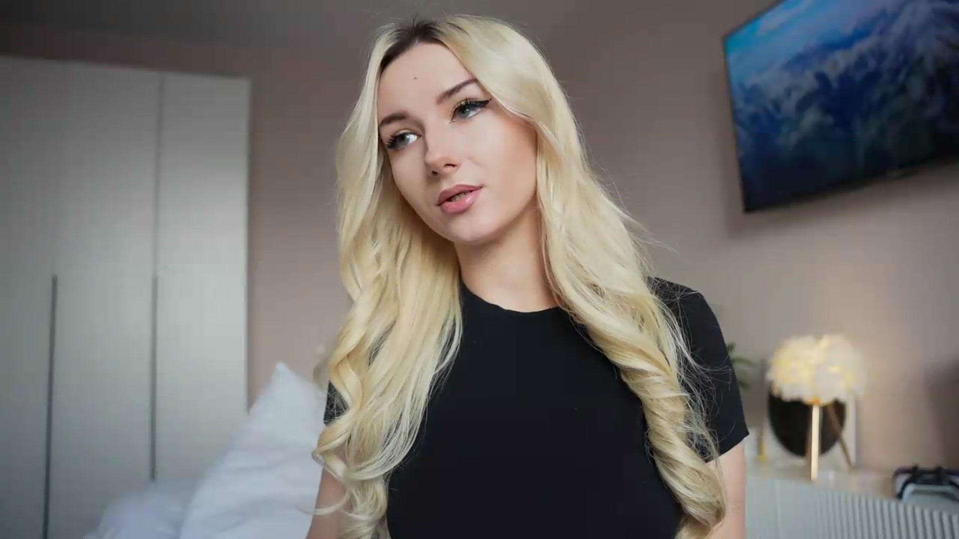 Gallery image thumbnail from Catch_Me's myfreecams stream on, 08/21/2026, 15:39 image 12 of 20