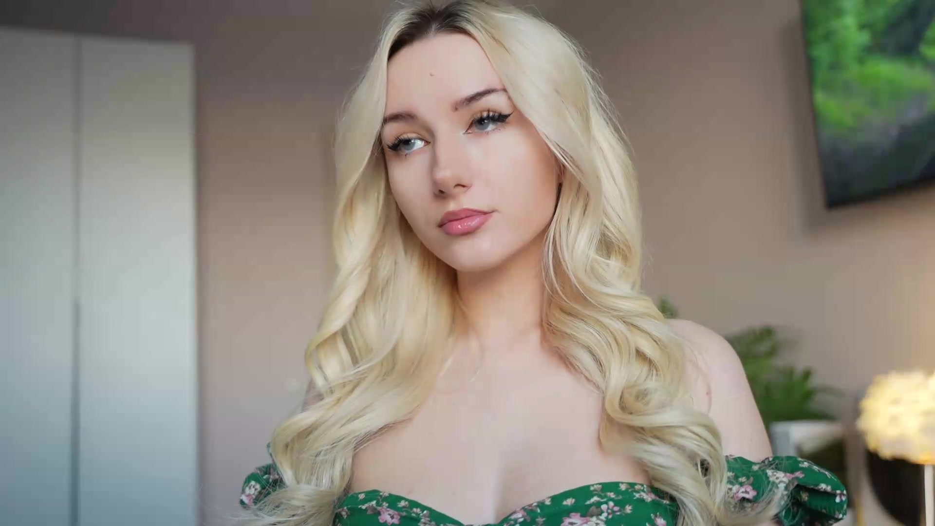 Gallery image thumbnail from Catch_Me's myfreecams stream on, 08/22/2026, 15:47 image 17 of 20