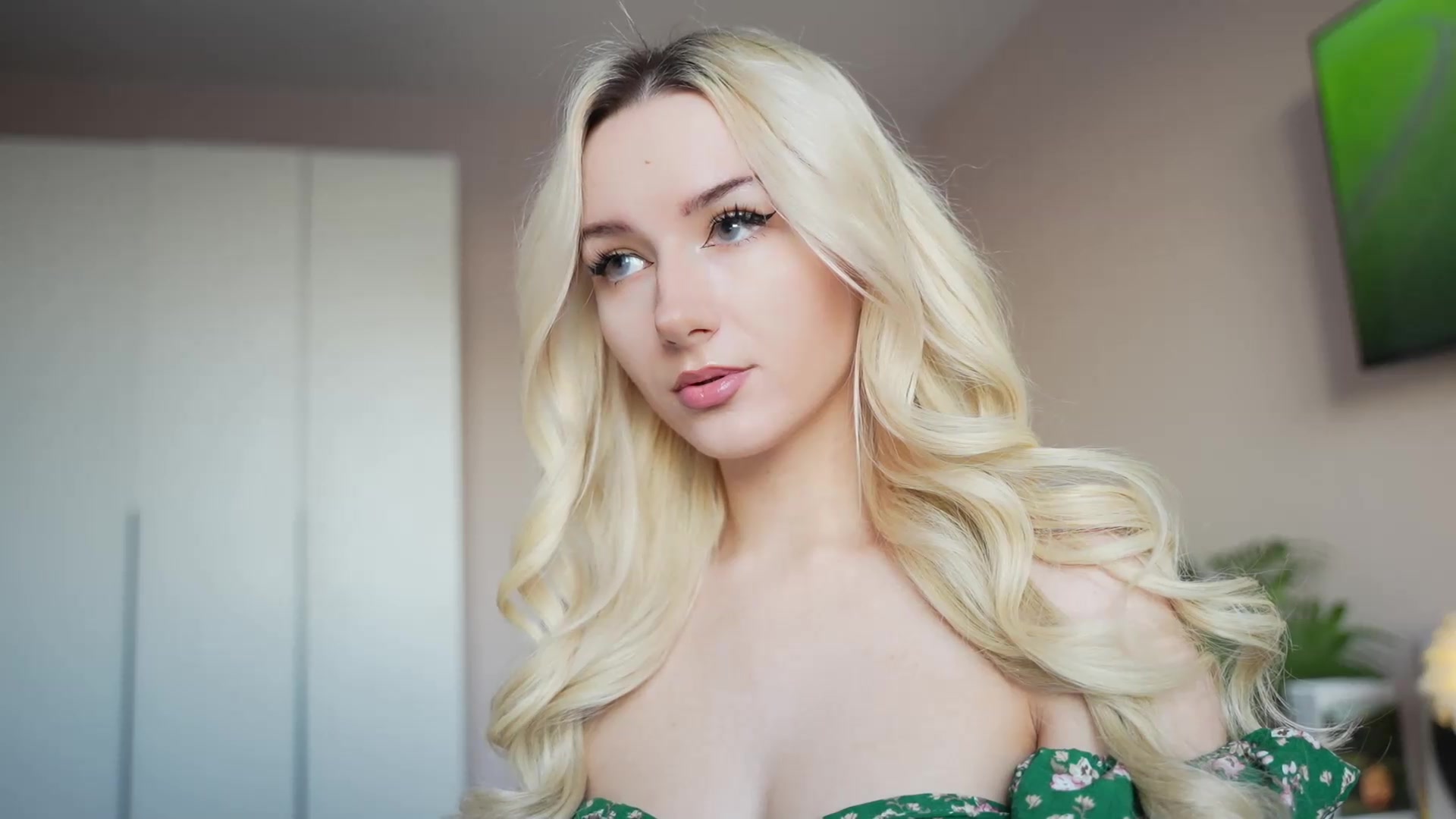 Gallery image thumbnail from Catch_Me's myfreecams stream on, 08/22/2026, 15:47 image 7 of 20