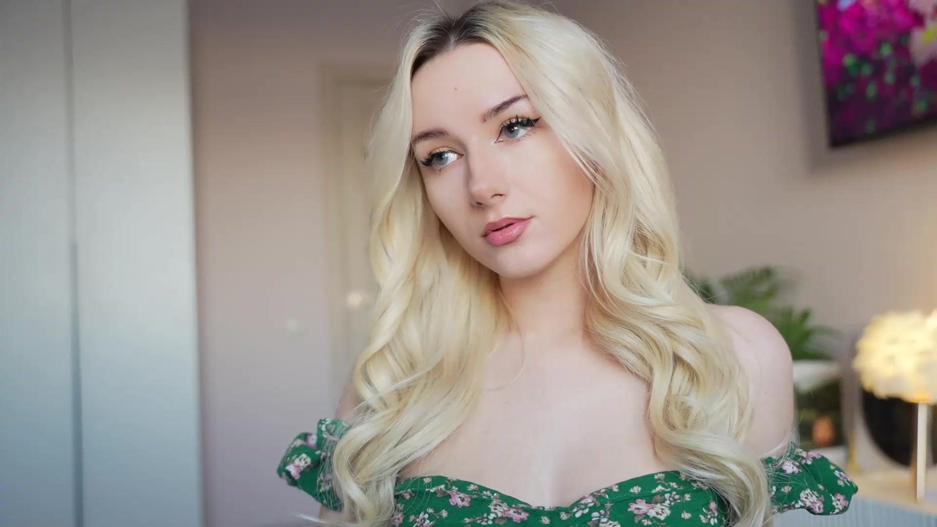 Gallery image thumbnail from Catch_Me's myfreecams stream on, 08/22/2026, 15:47 image 16 of 20