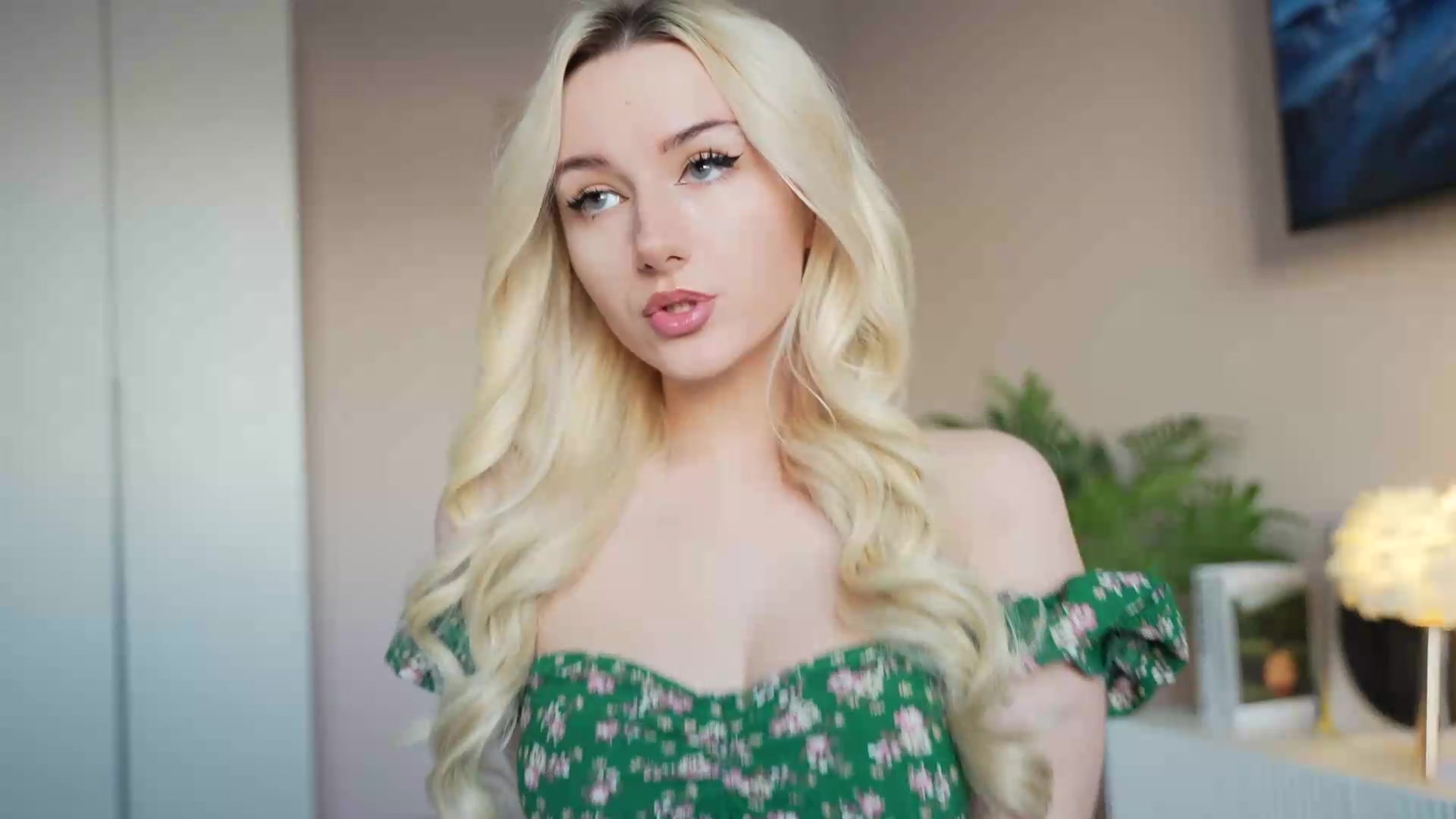 Gallery image thumbnail from Catch_Me's myfreecams stream on, 08/22/2026, 15:47 image 14 of 20