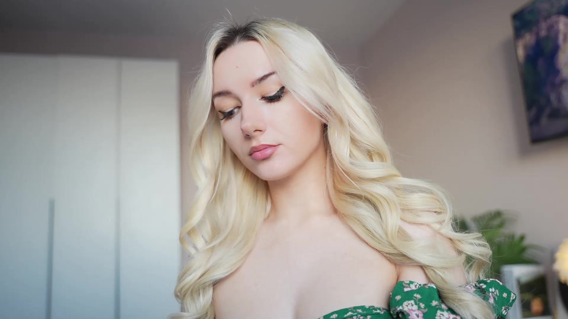 Gallery image thumbnail from Catch_Me's myfreecams stream on, 08/22/2026, 15:47 image 9 of 20
