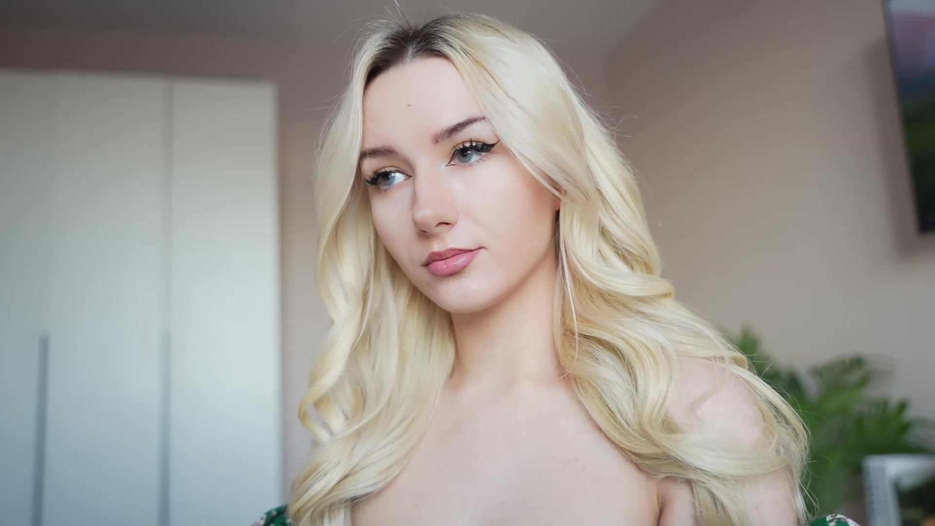 Gallery image thumbnail from Catch_Me's myfreecams stream on, 08/22/2026, 15:47 image 3 of 20