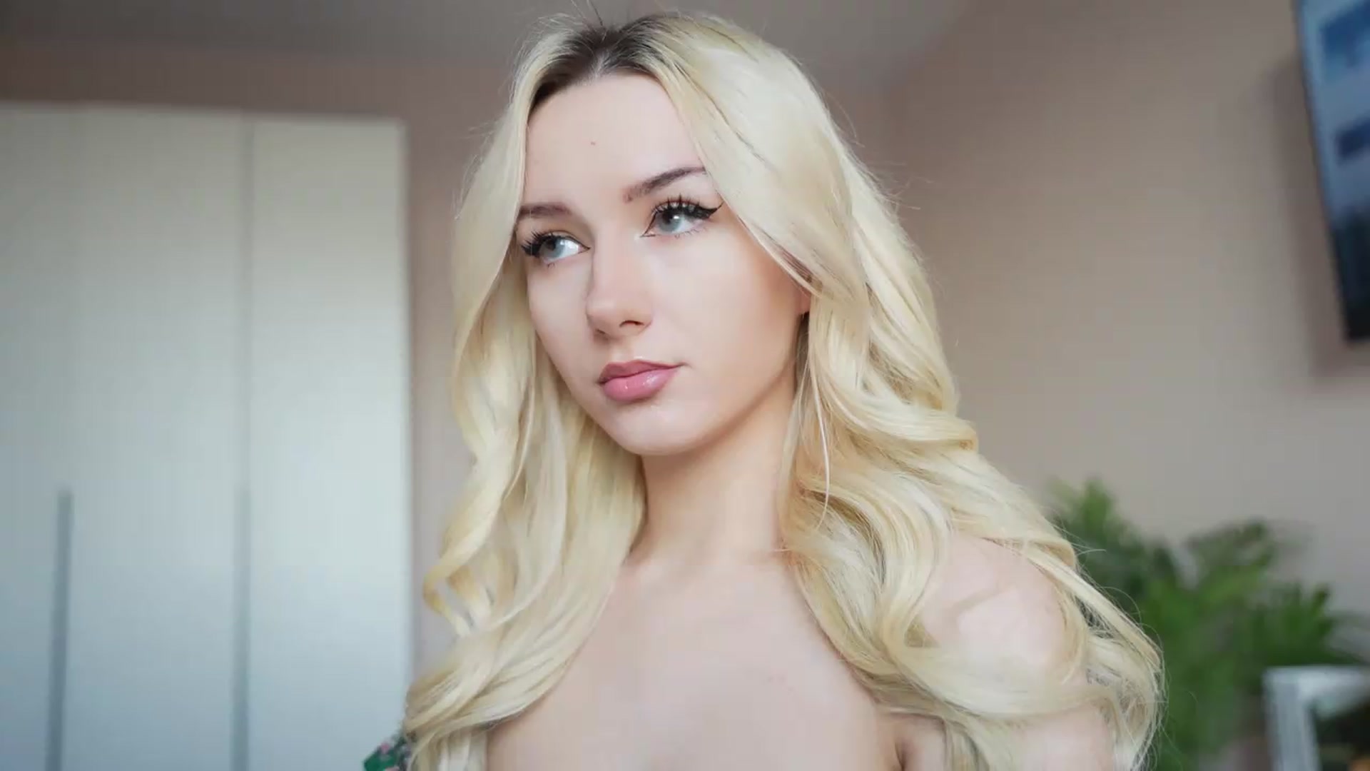 Gallery image thumbnail from Catch_Me's myfreecams stream on, 08/22/2026, 15:47 image 1 of 20