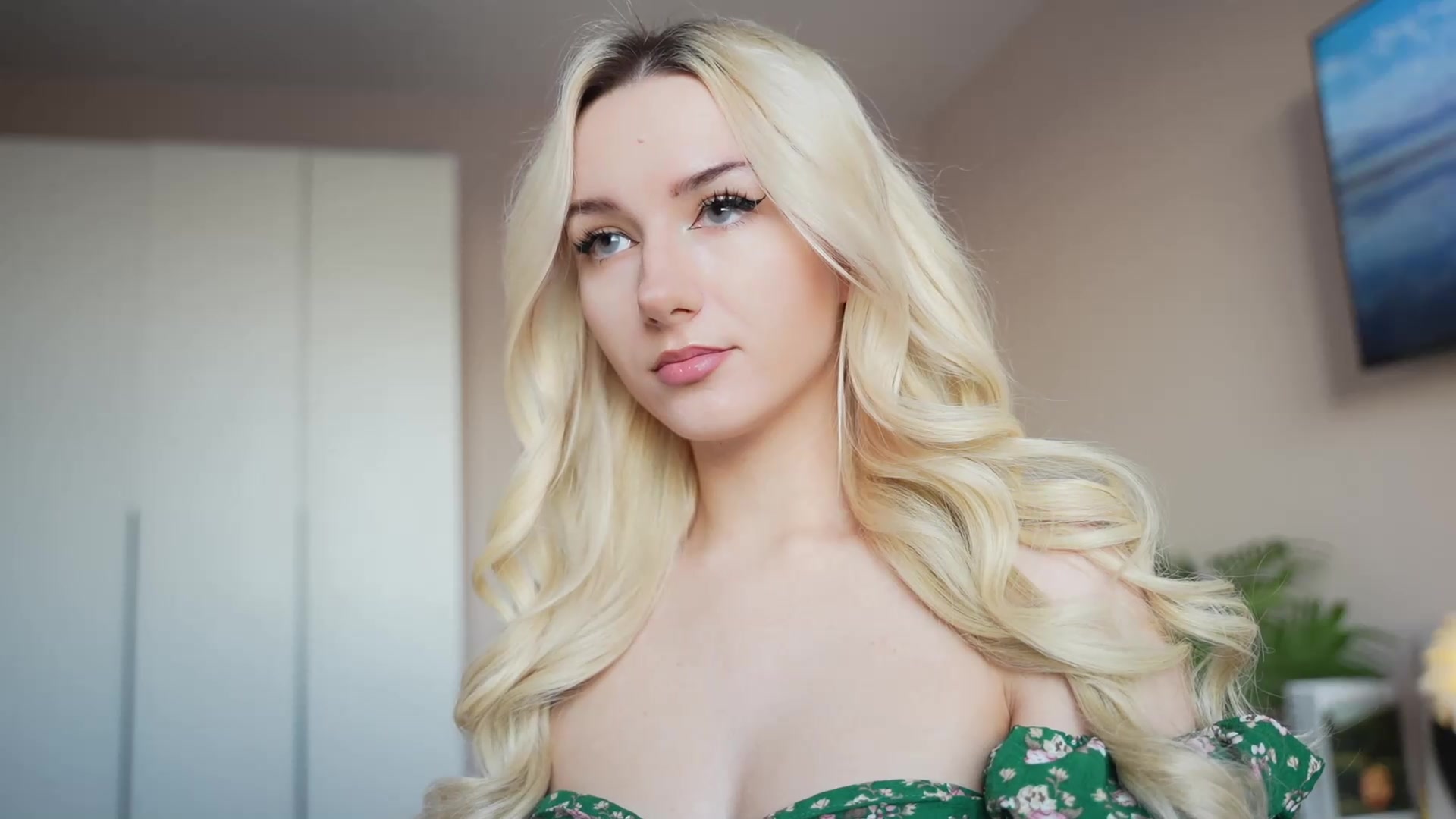 Gallery image thumbnail from Catch_Me's myfreecams stream on, 08/22/2026, 15:47 image 5 of 20