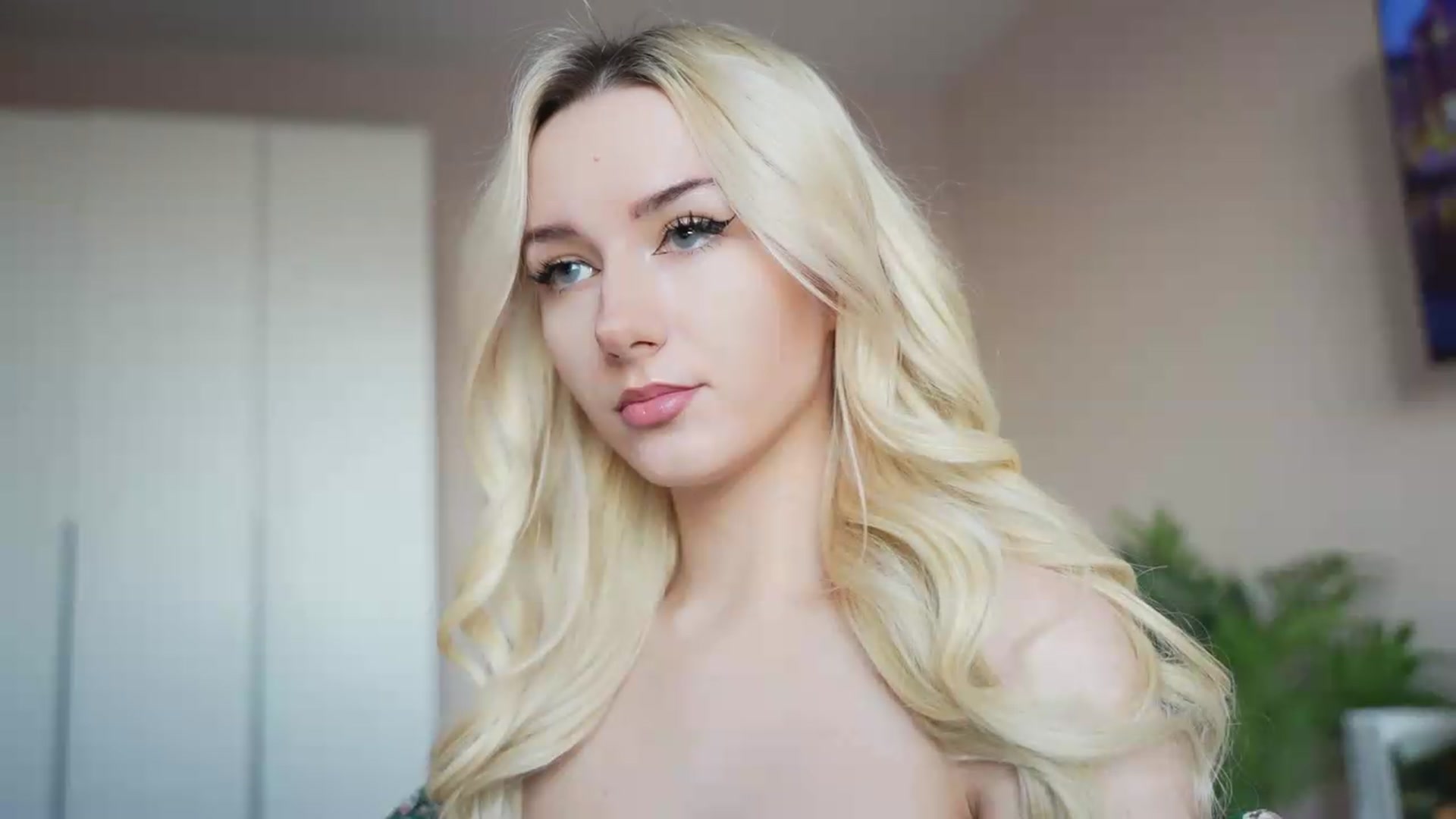 Gallery image thumbnail from Catch_Me's myfreecams stream on, 08/22/2026, 15:47 image 2 of 20