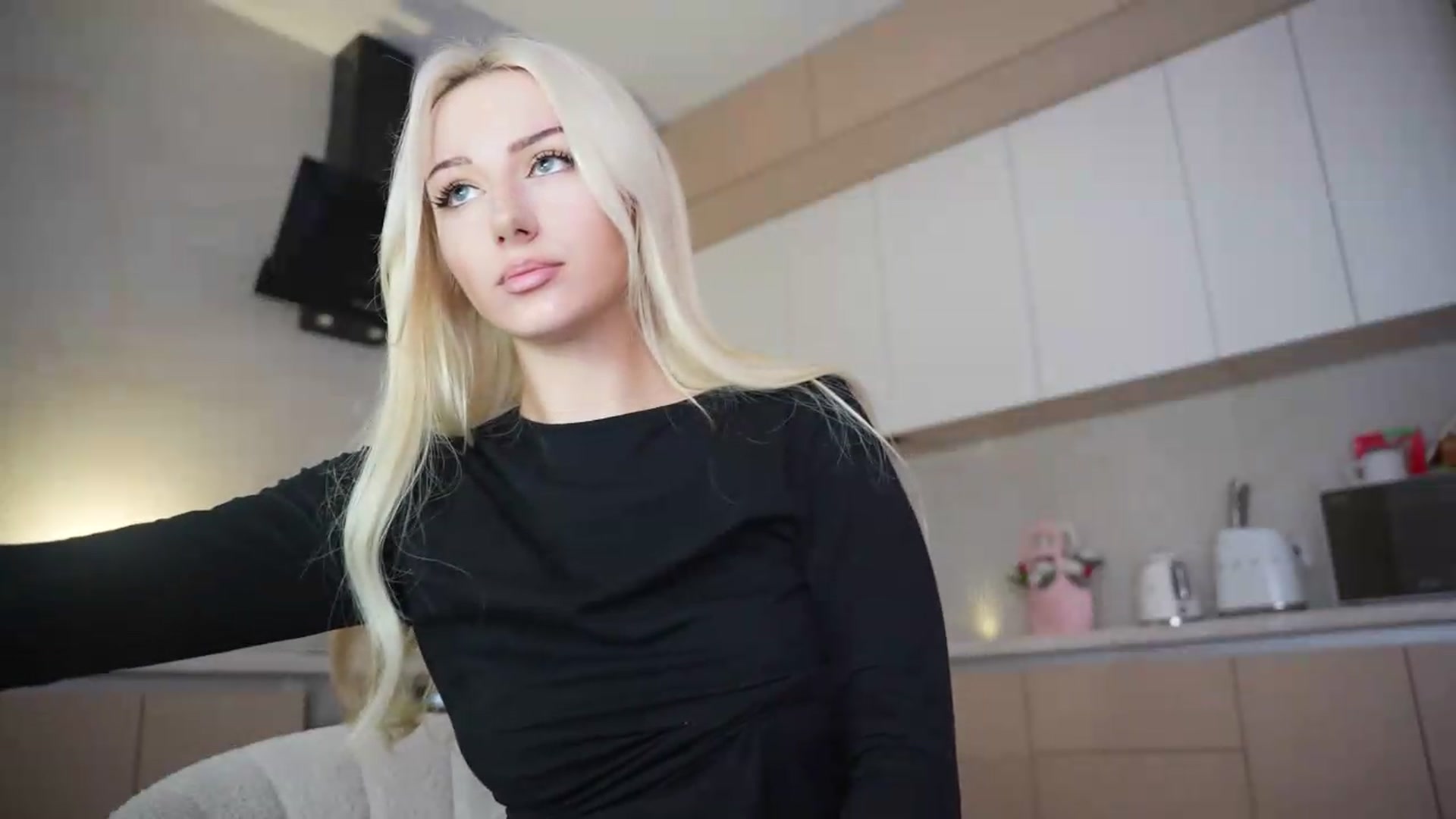 Gallery image thumbnail from Catch_Me's myfreecams stream on, 09/16/2026, 24:28 image 3 of 20
