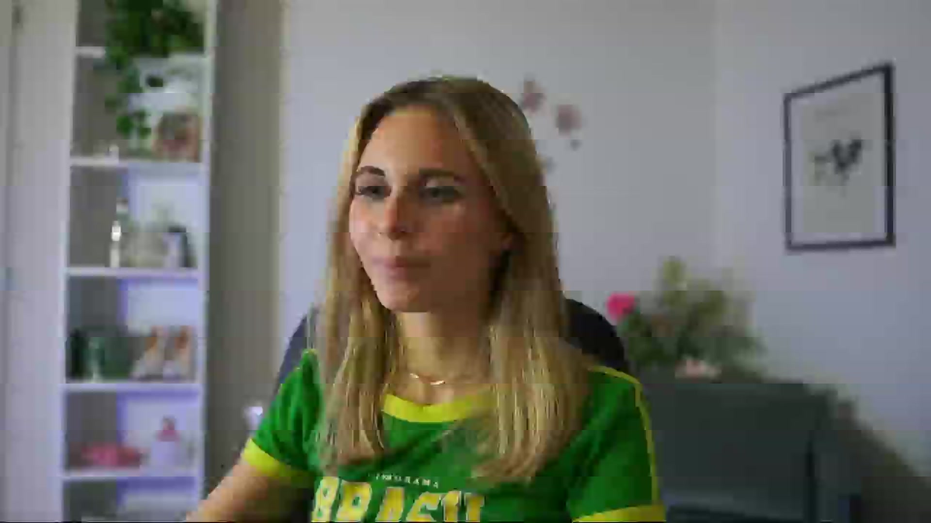 Gallery image thumbnail from Catecrago_'s myfreecams stream on, 02/08/2025, 17:46 image 1 of 20