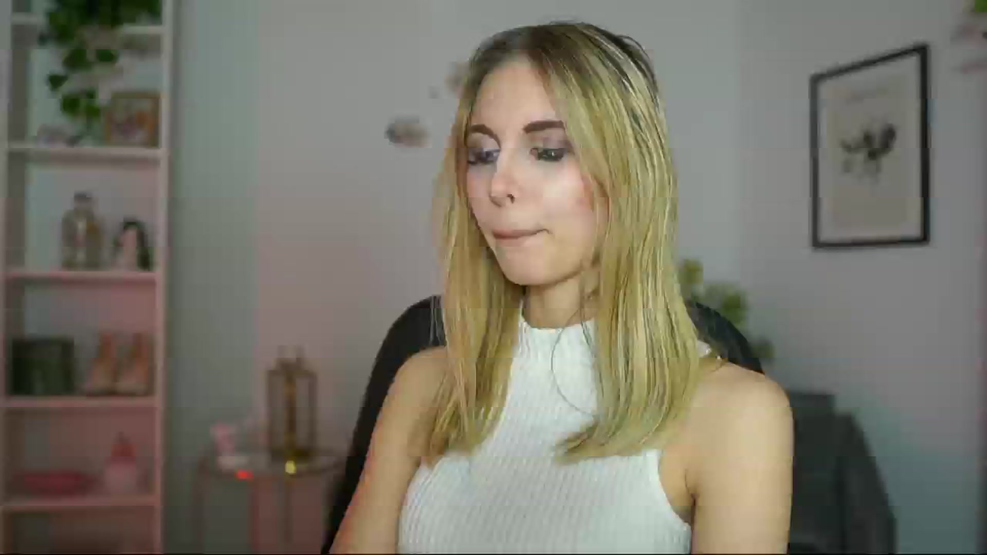 Gallery image thumbnail from Catecrago_'s myfreecams stream on, 02/18/2025, 15:32 image 5 of 20