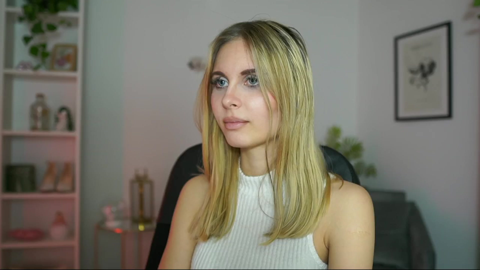 Gallery image thumbnail from Catecrago_'s myfreecams stream on, 02/18/2025, 15:32 image 9 of 20