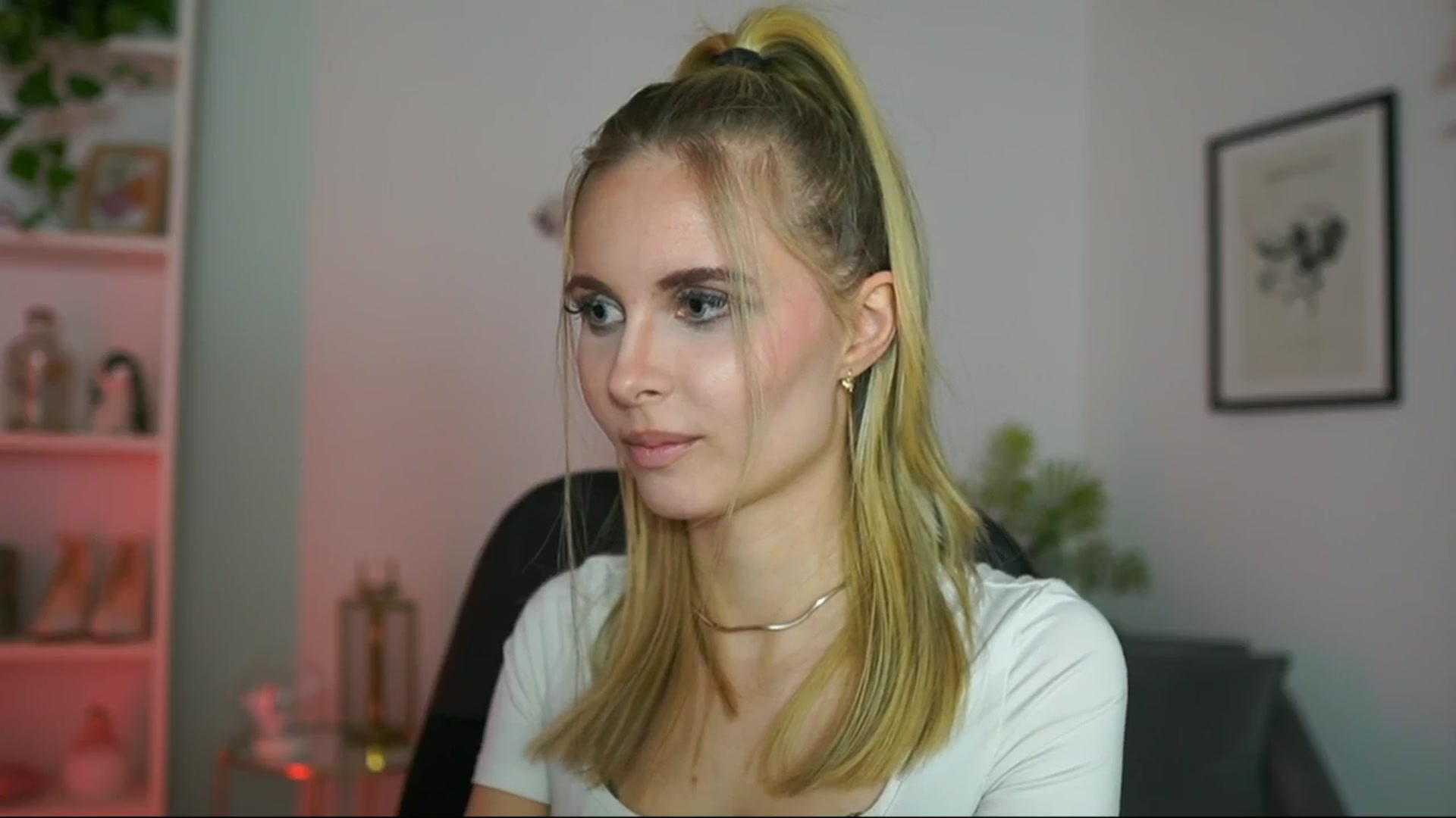 Gallery image thumbnail from Catecrago_'s myfreecams stream on, 02/19/2025, 14:54 image 13 of 20