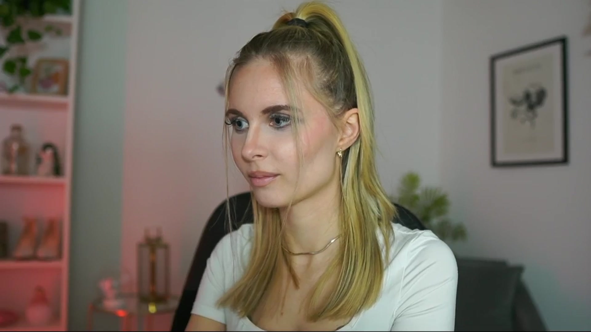 Gallery image thumbnail from Catecrago_'s myfreecams stream on, 02/19/2025, 14:54 image 8 of 20